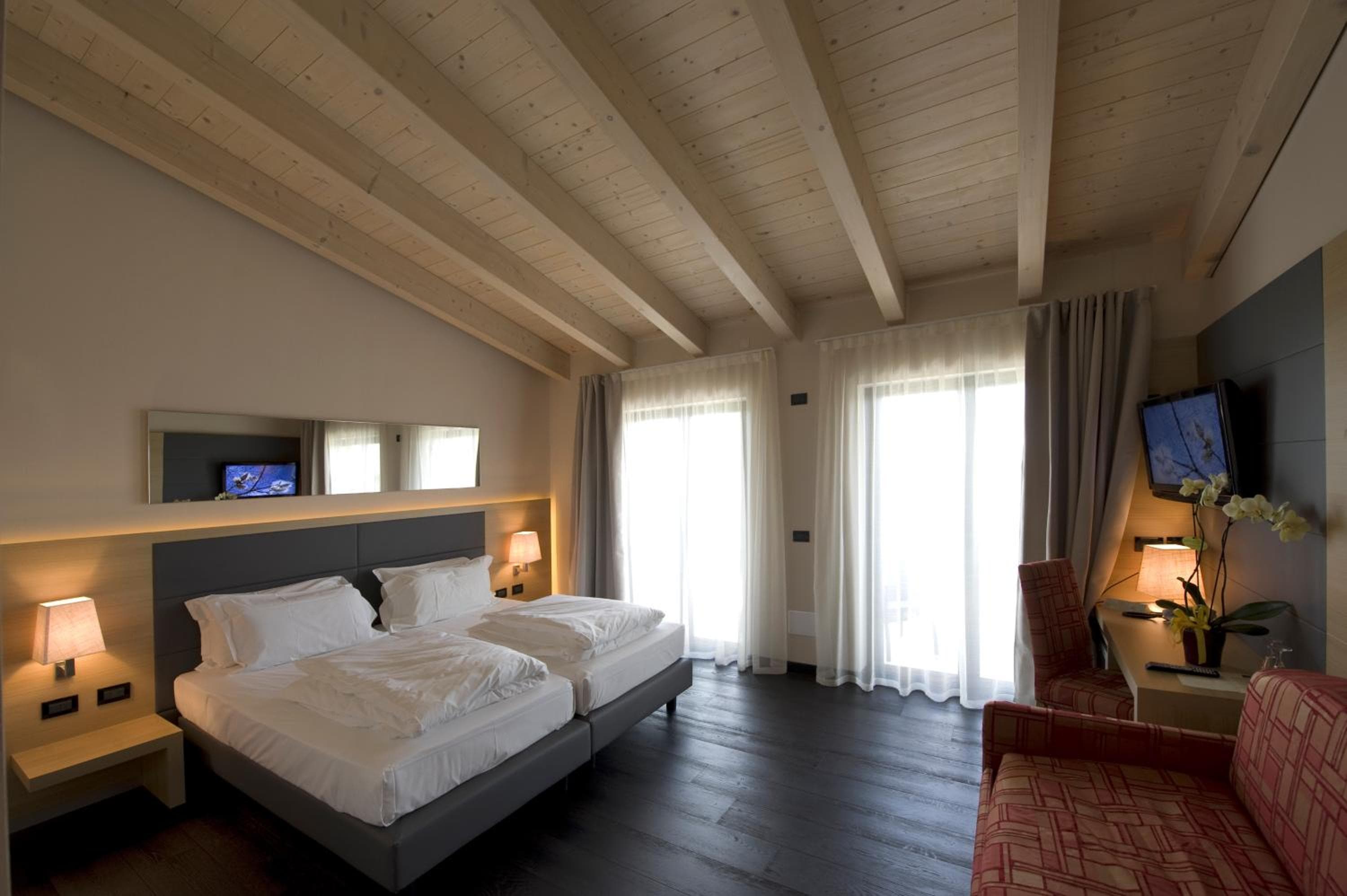 Villa Luisa Resort & Luxury Apartments, San Felice del Benaco, photo 3