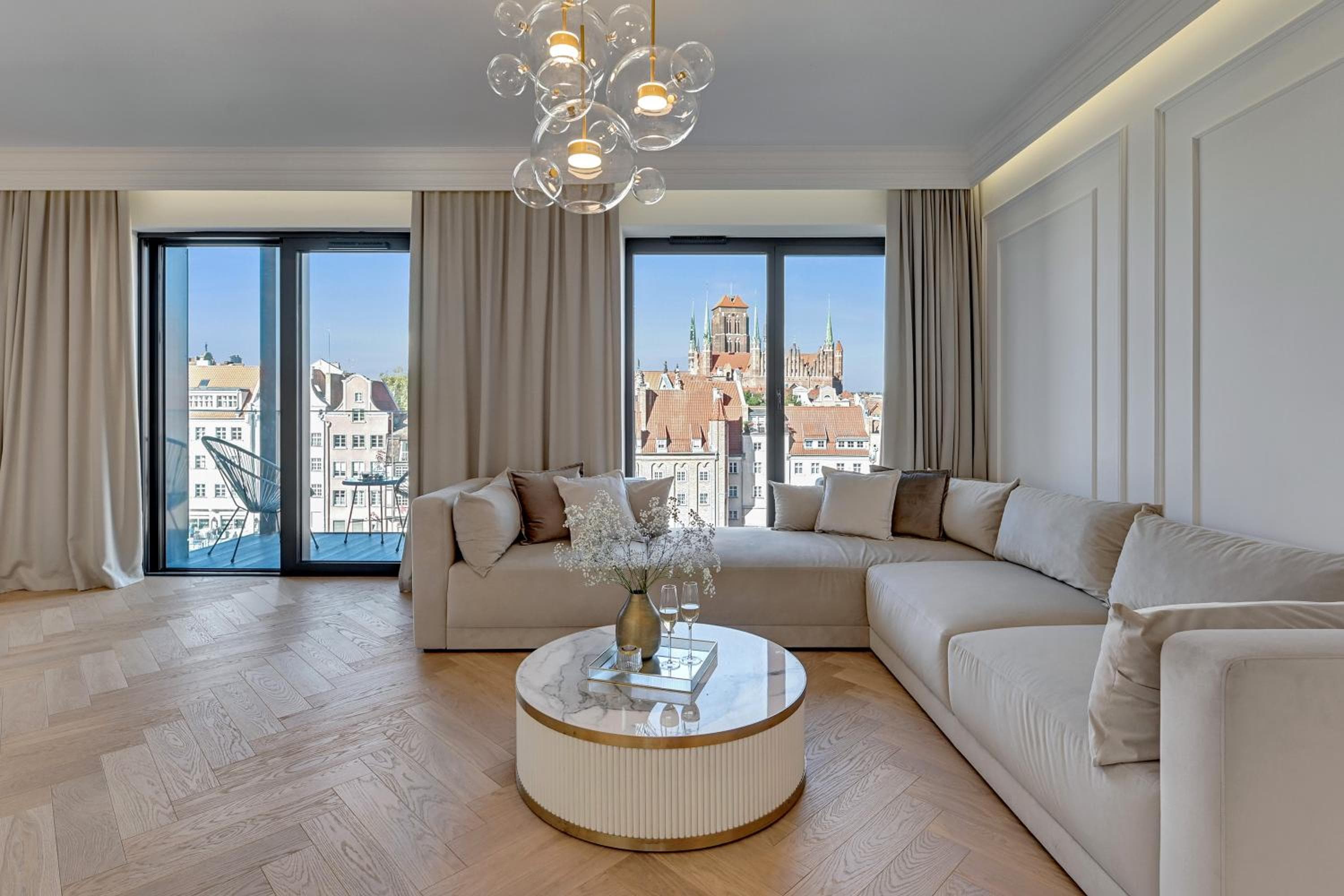 DEO PLAZA Premium Suites & Riverside by Downtown Apartments, Gdańsk