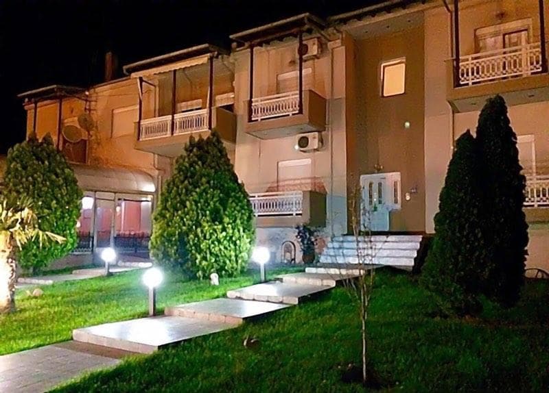 Hotel La Strada, Tycherón