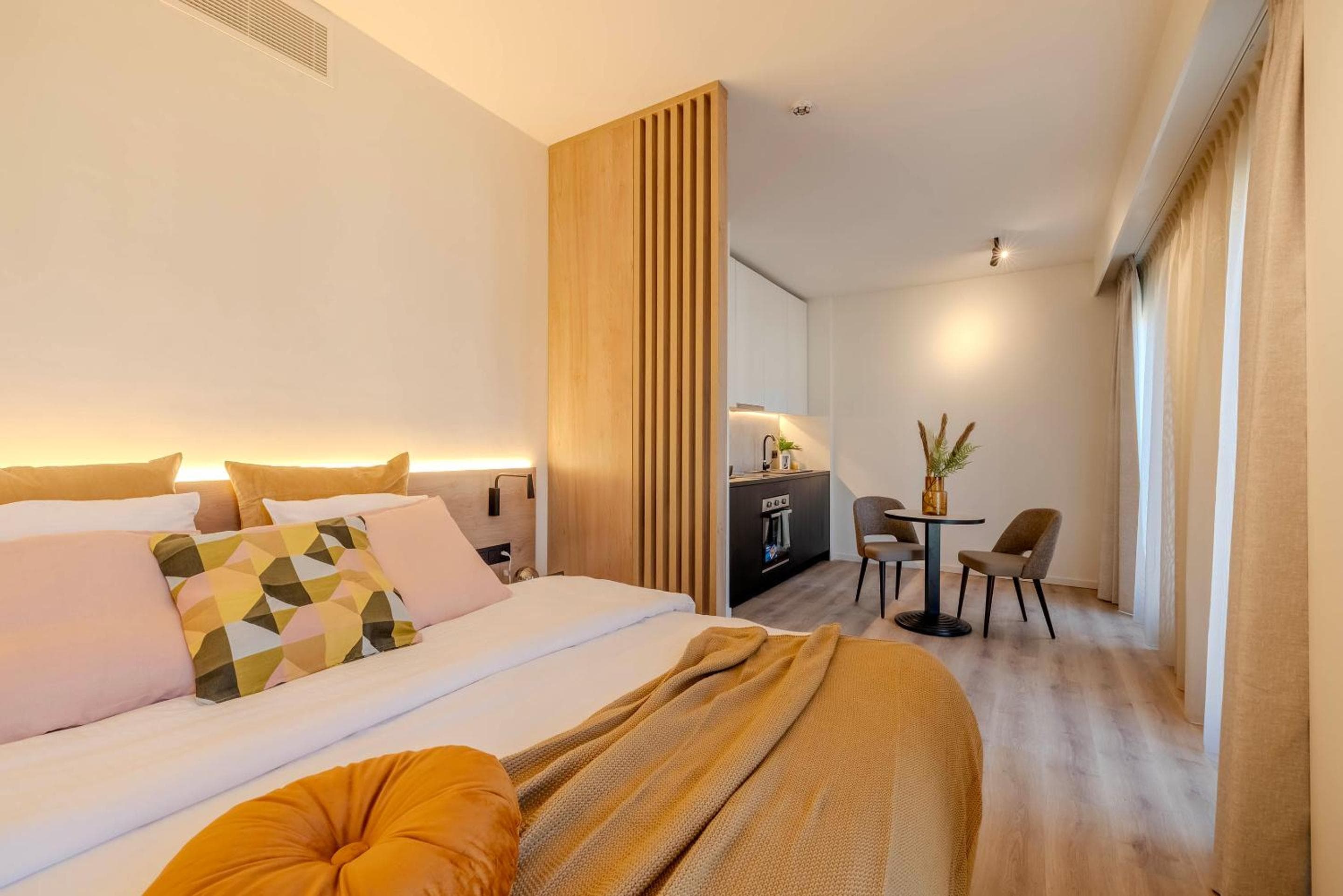 Stay at Brussels, Brussels