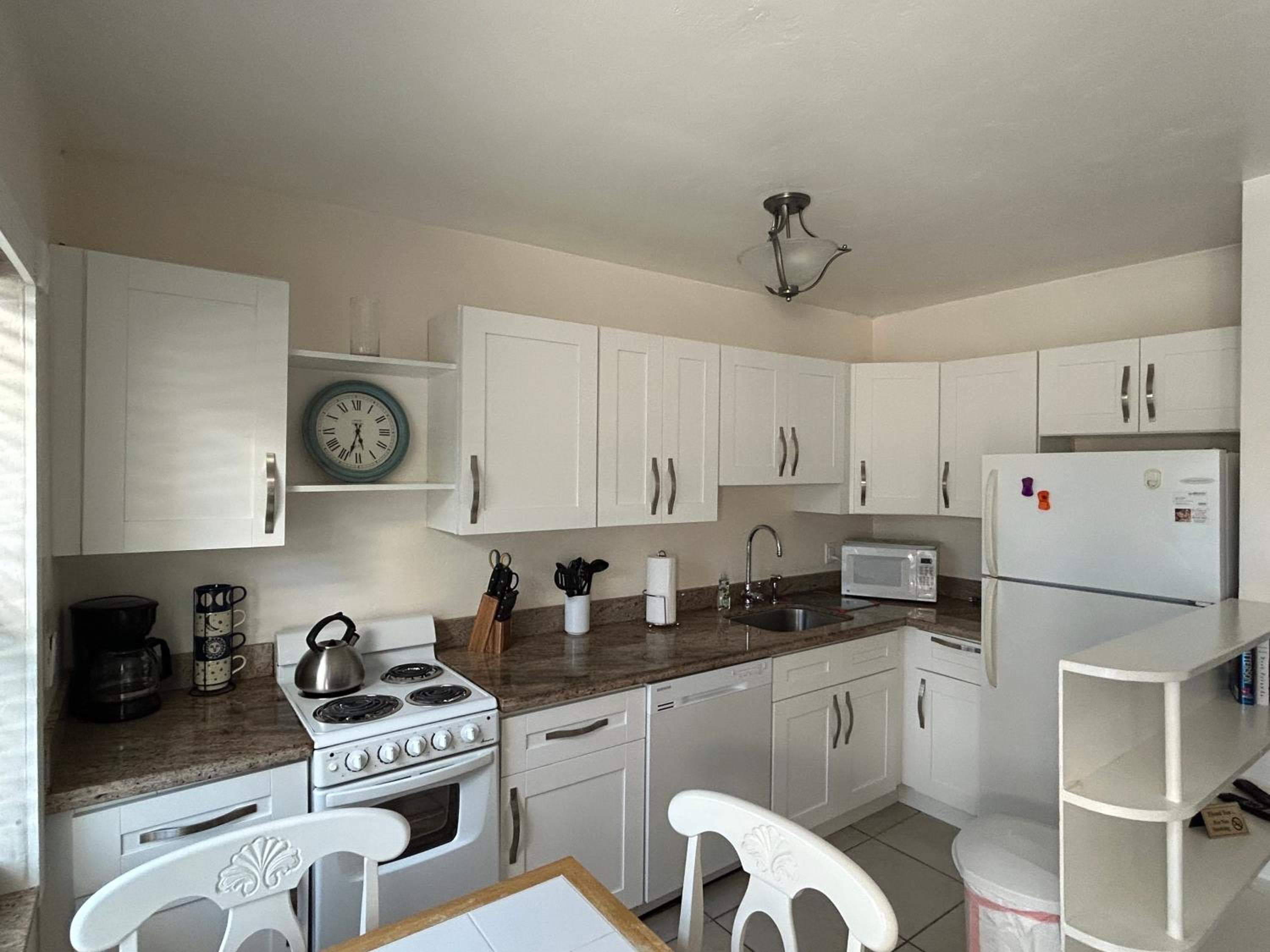 Bahama Beach Club Pompano - Boutique Studios & Apartments close to Beach with heated Pool, Pompano Beach, photo 4