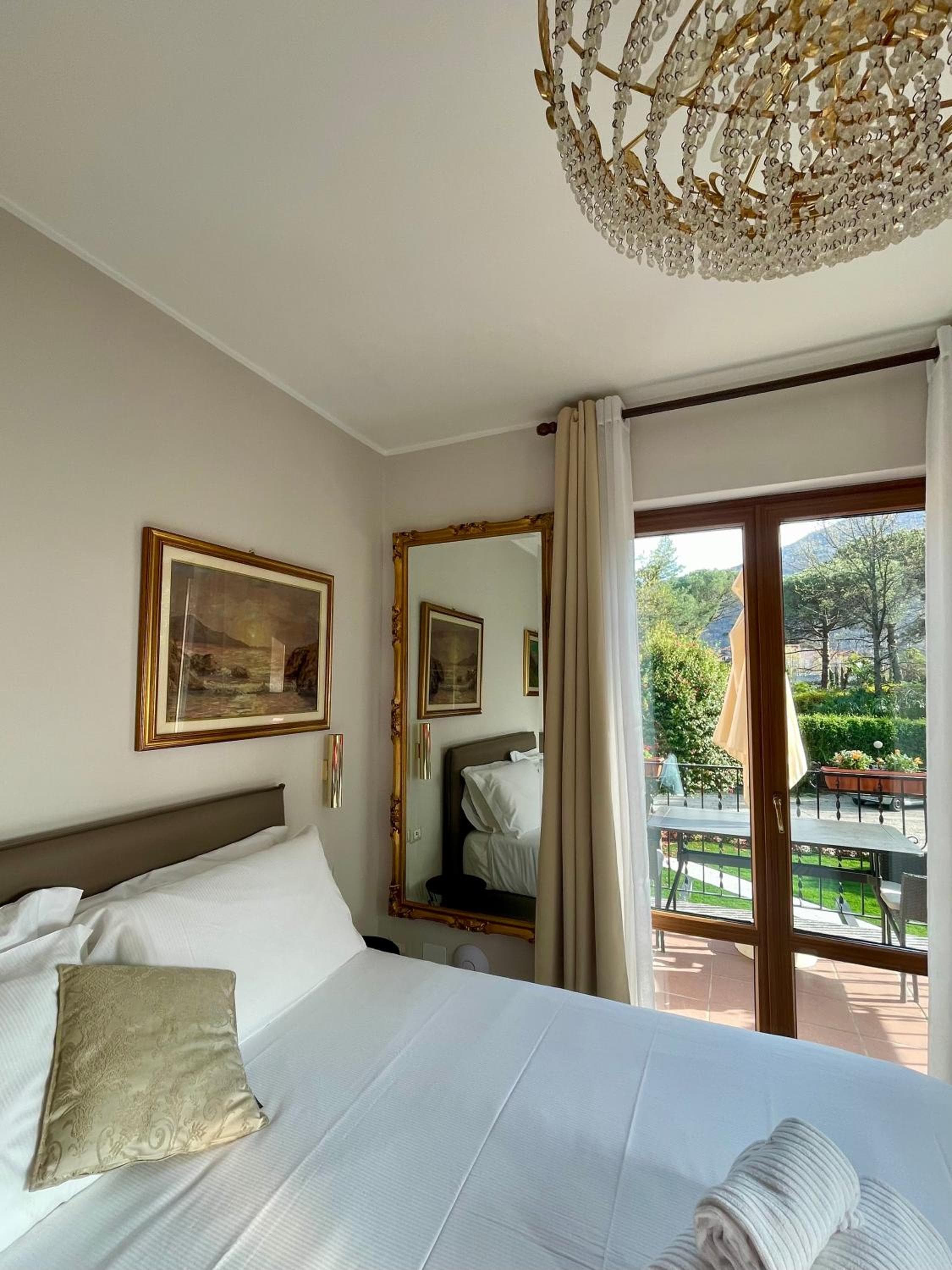 Residence Villa Margherita WITH POOL & HYDROMASSAGE, Cannobio, photo 4
