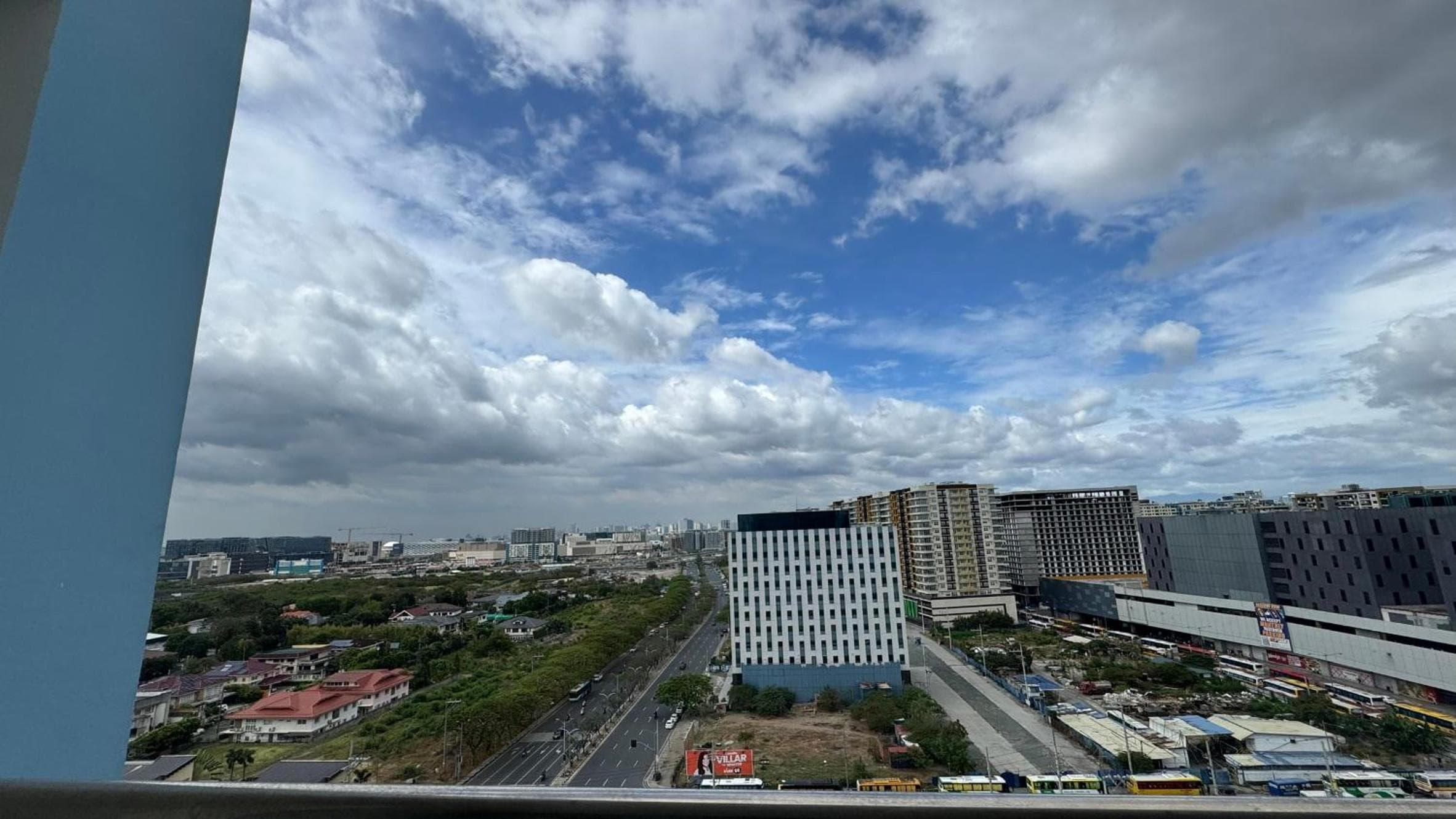 L CONDOTEL Apartment Near Okada Casino PITX MOA with Pool, Manila, photo 2