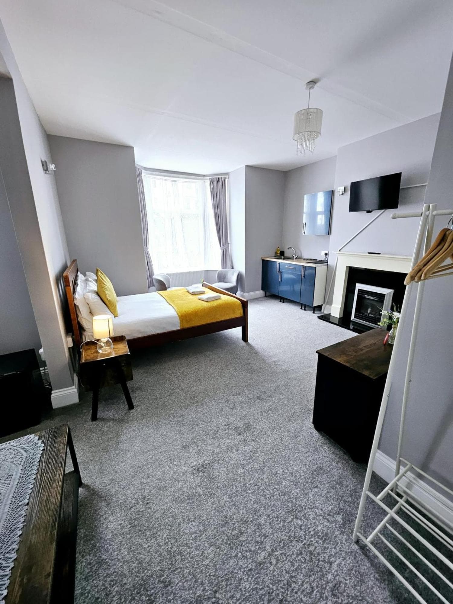 A-N-G Apartments - Parking EV 22kW by the Beach, Canoe Lake & South Parade Pier, Portsmouth, photo 4