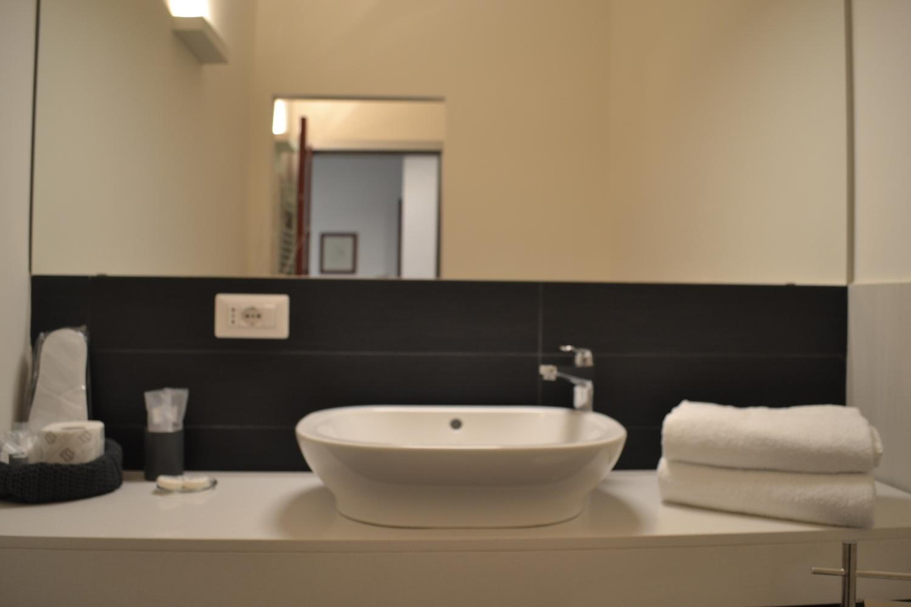 Marcona24, Milan, photo 2