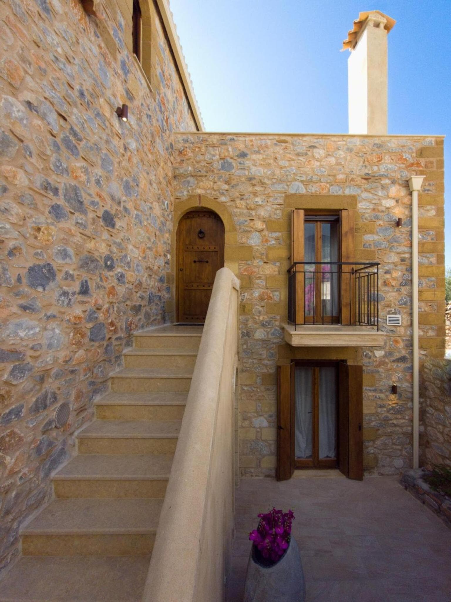 The House of Life, Pírgos