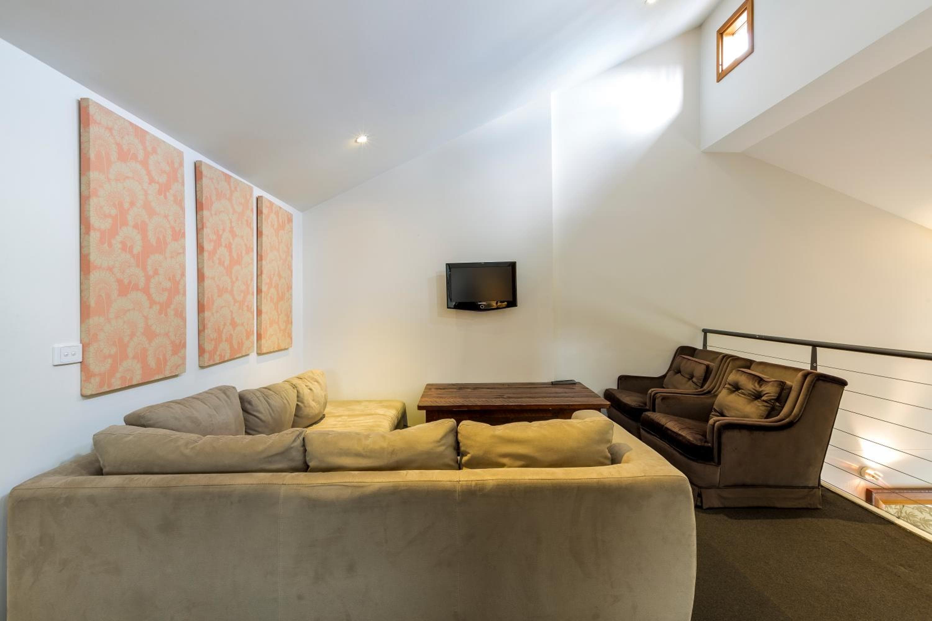 Alpine Woodsmoke Apartments, Falls Creek, photo 2