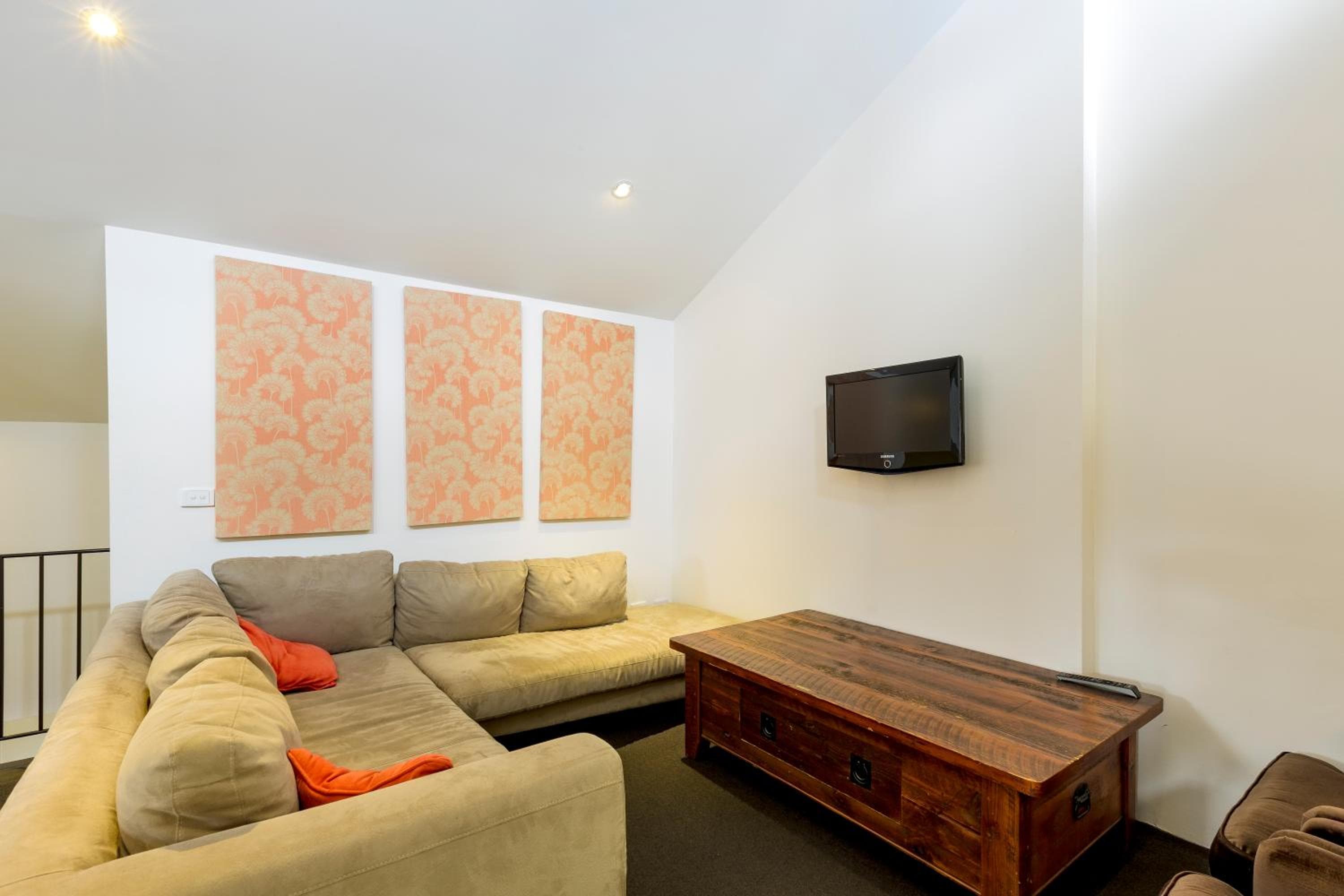 Alpine Woodsmoke Apartments, Falls Creek, photo 3