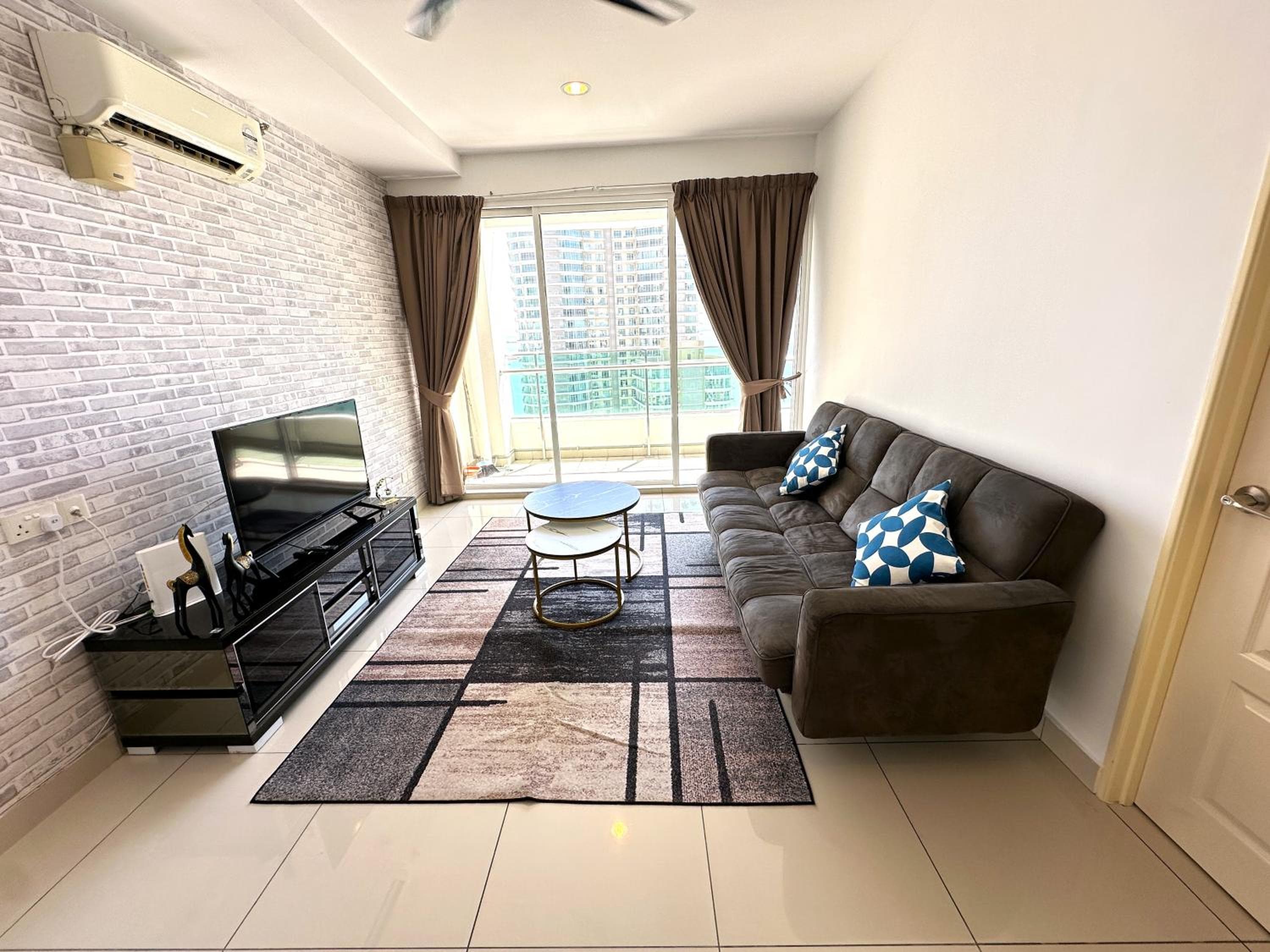 George Town High Floor Seaview Modern Suite 2BR Next to Gurney 23A, George Town