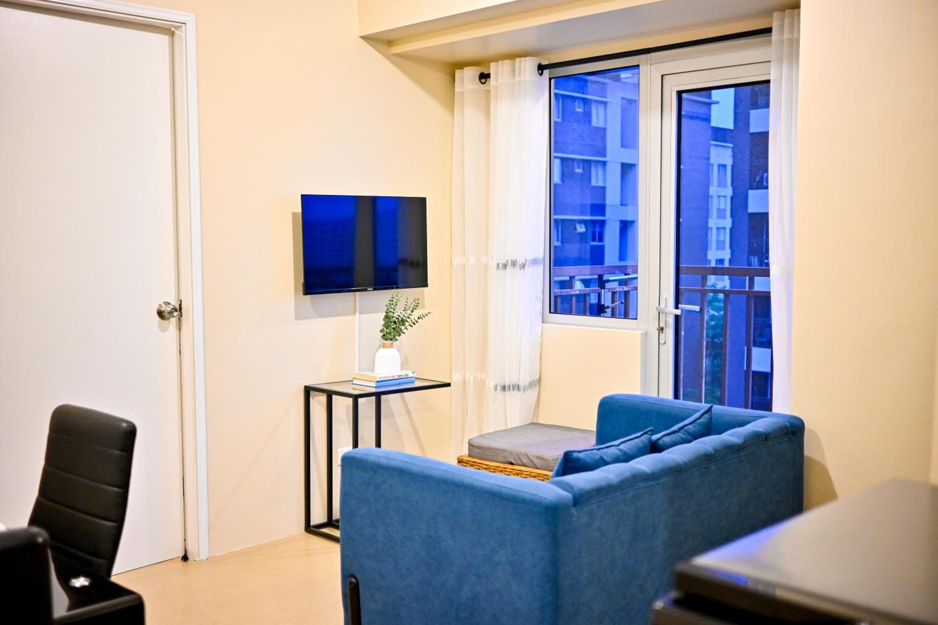 Avida Towers Atria 1 BR with Balcony by CM Homes, Iloilo City, photo 2
