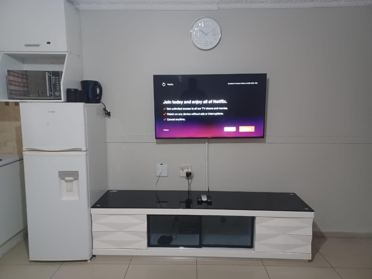 Gold Crown One Bedroom Self-Catering Apartment With NetFlix & YouTube, Johannesburg, photo 4