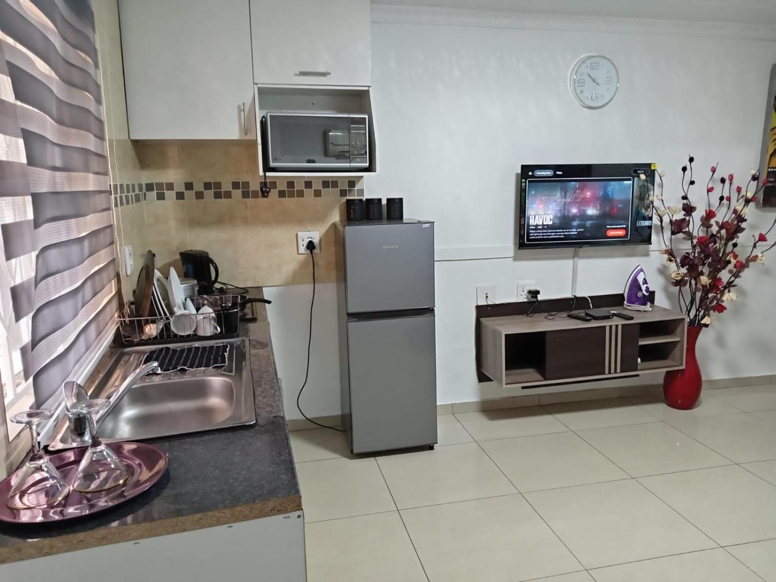 Gold Crown One Bedroom Self-Catering Apartment With NetFlix & YouTube, Johannesburg, photo 6