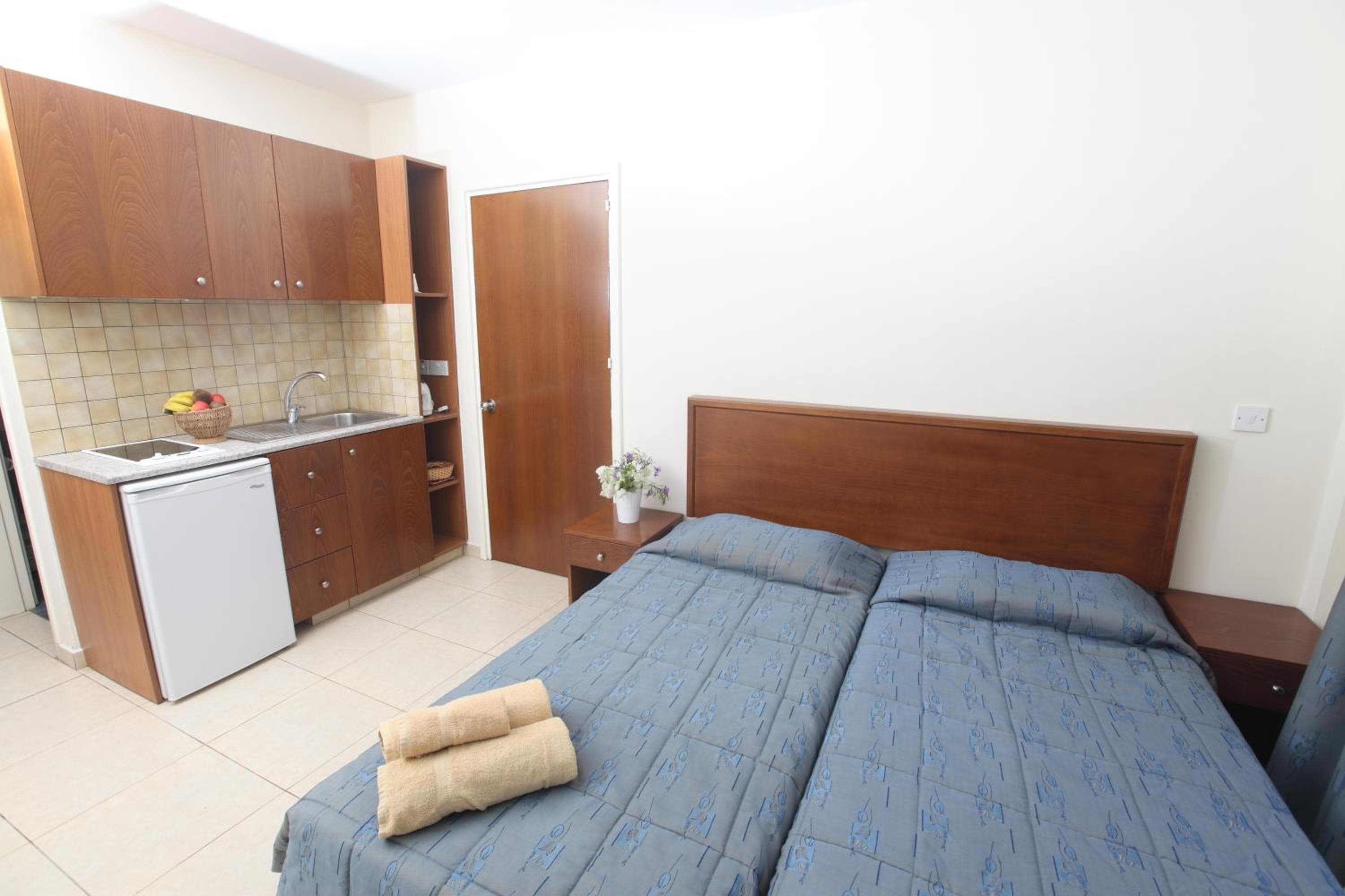 Captain Karas Collection, Protaras, photo 2