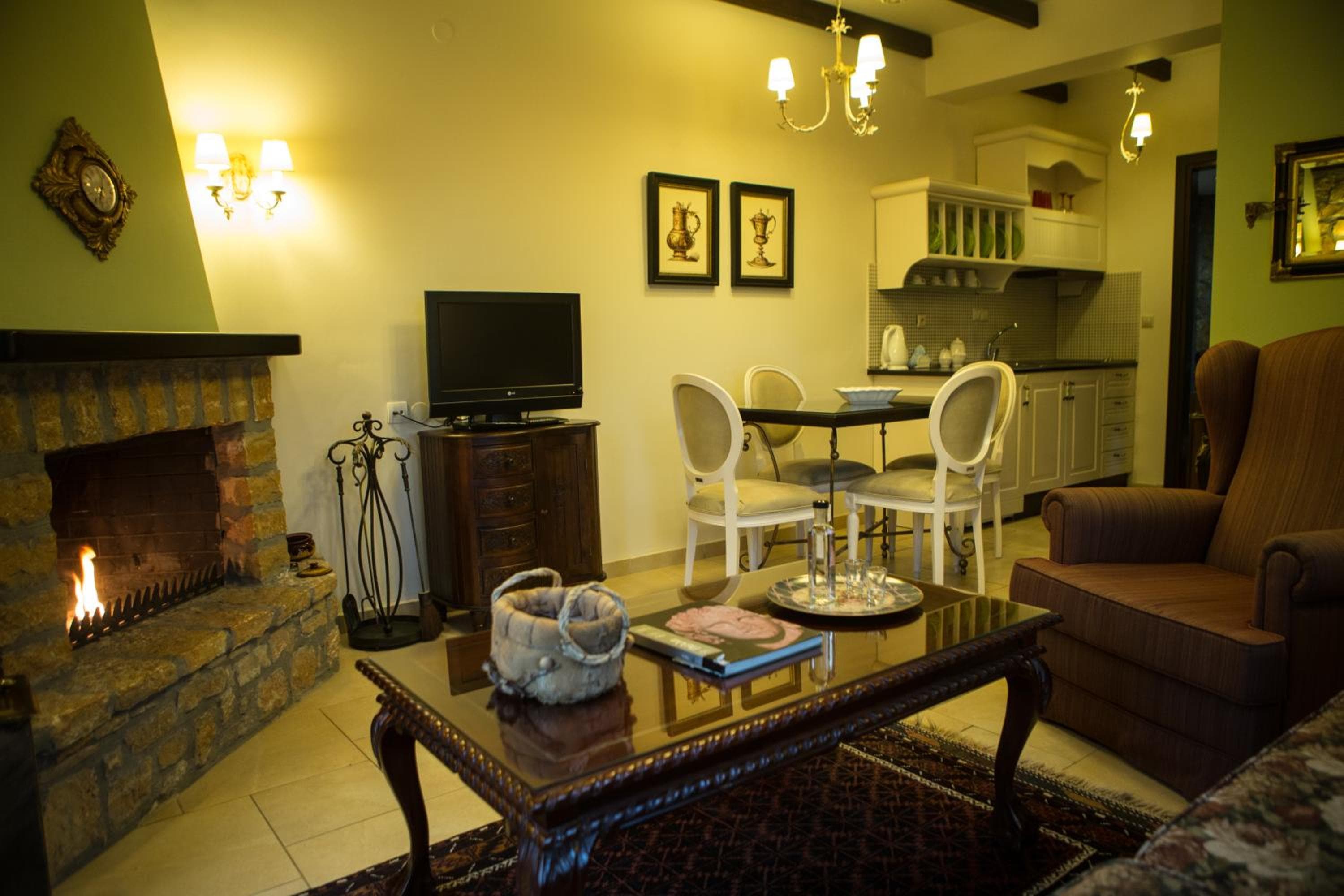 Archontiko Emmanouilidi Suites, Kato Loutraki, photo 4