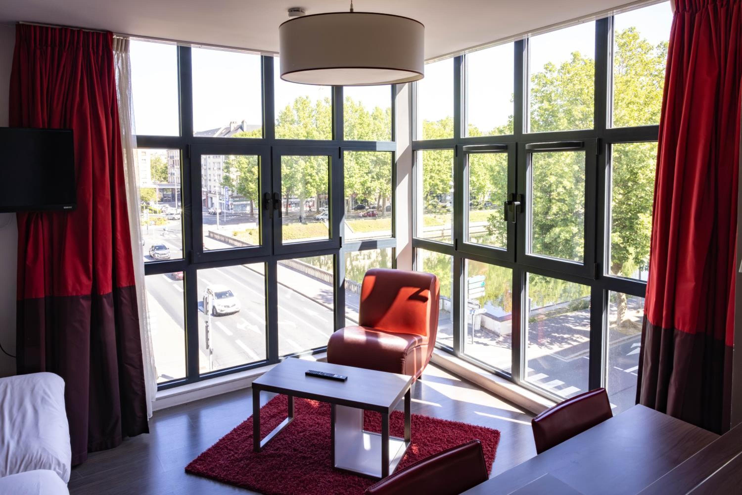 B&B HOME Caen Centre Gare, Caen