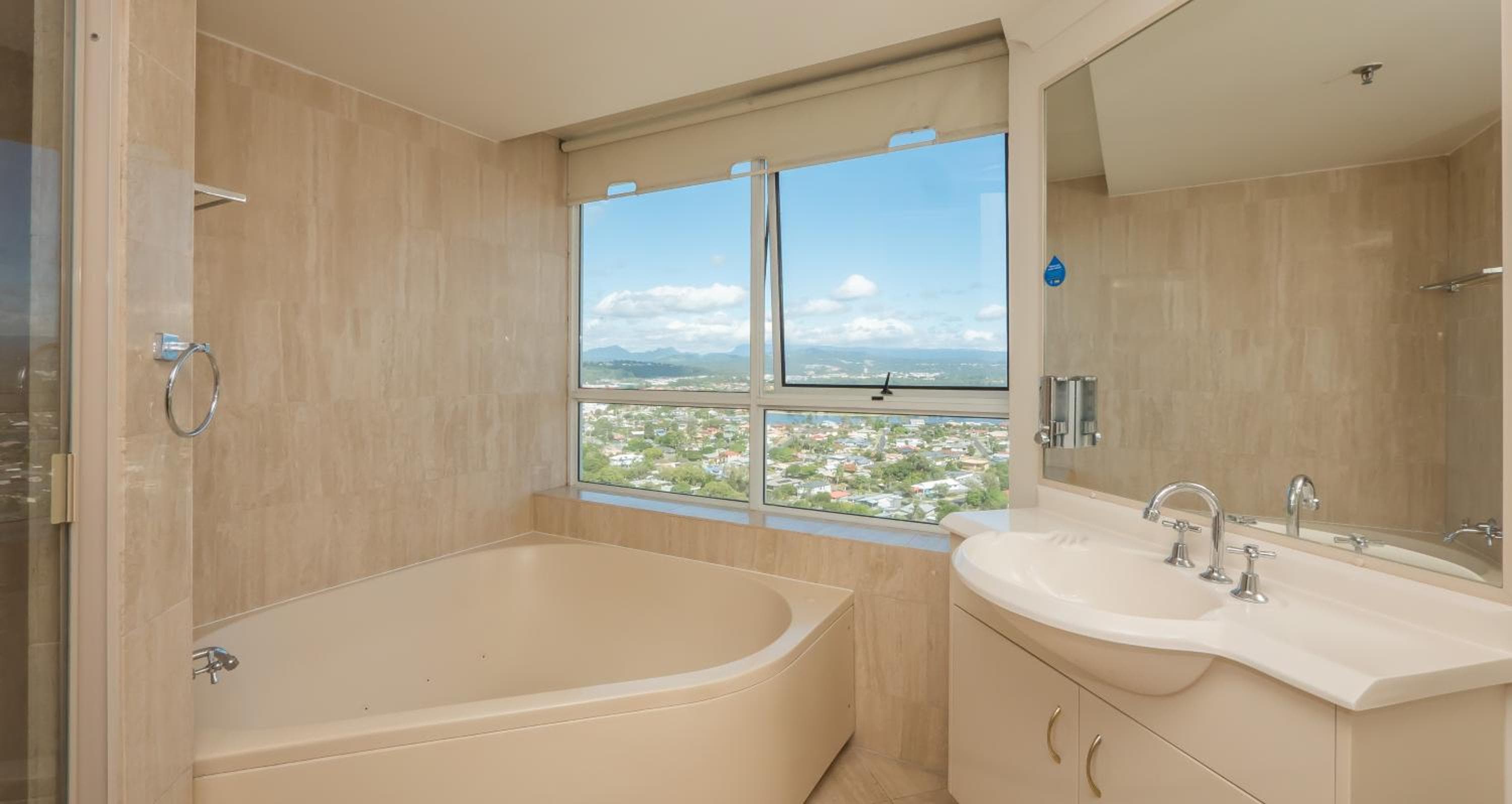 Bathroom at 2nd Avenue Beachside Apartments