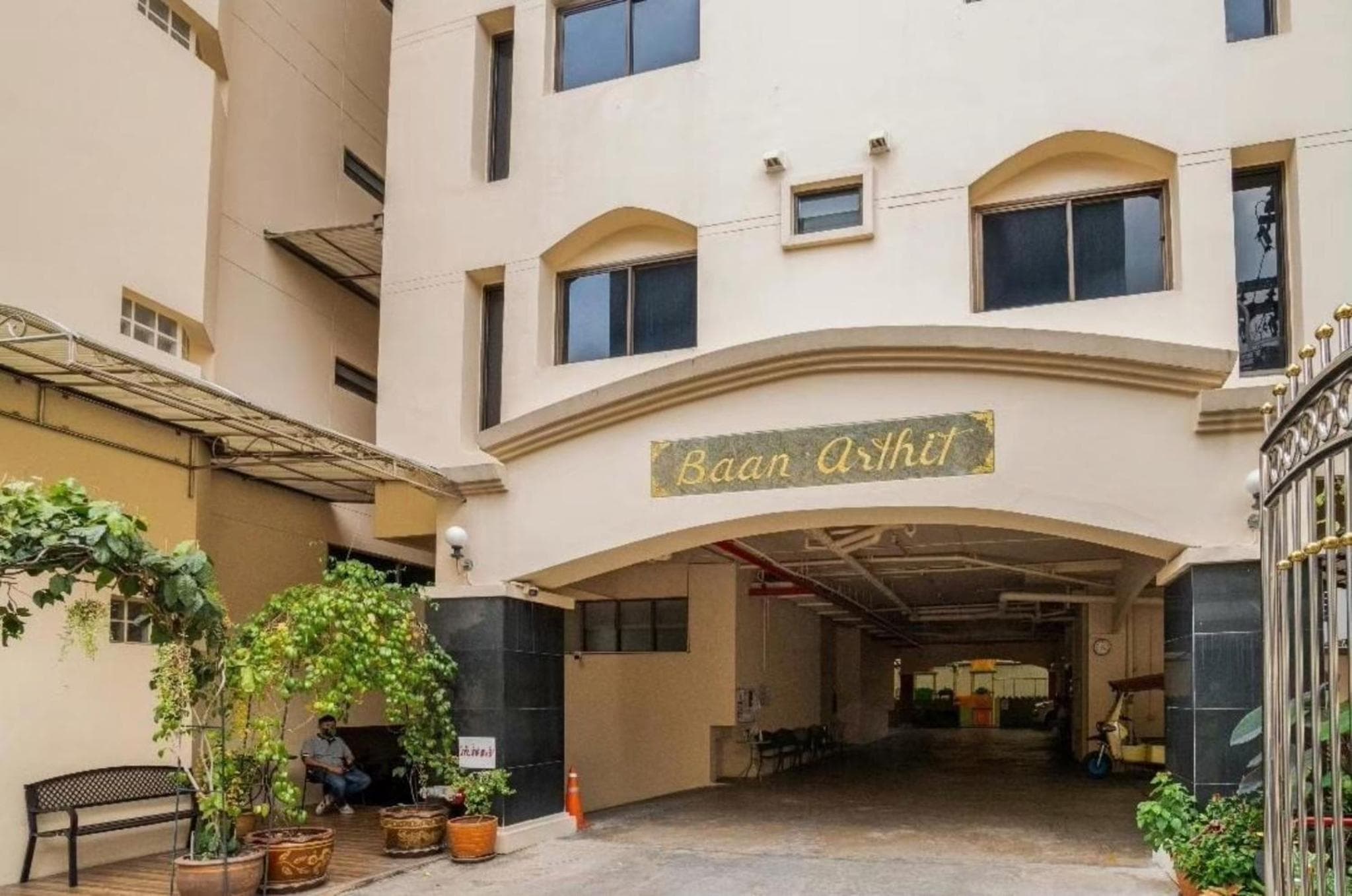 Baan Arthit, Bangkok