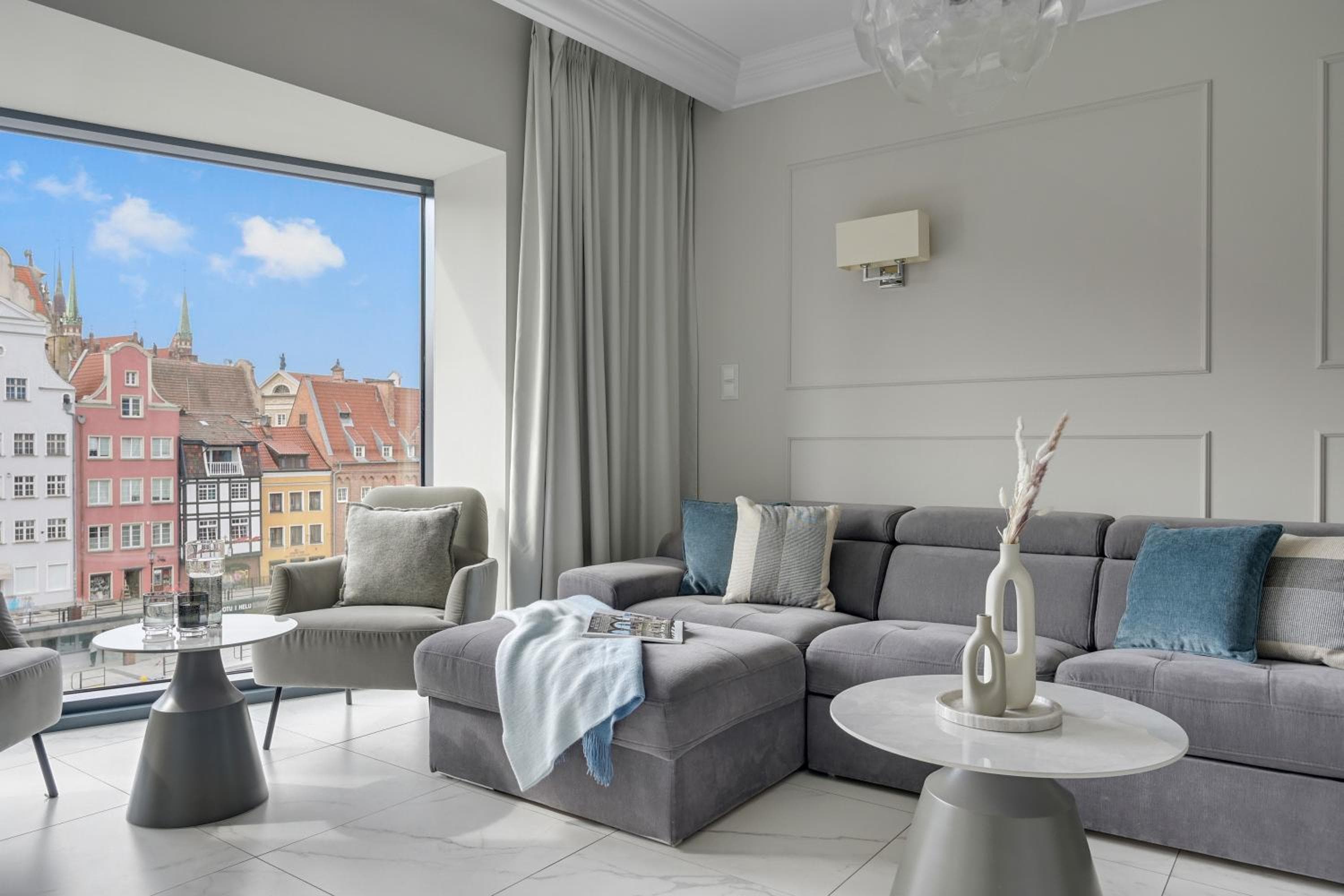 DEO PLAZA Premium Suites & Riverside by Downtown Apartments, Gdańsk, photo 5