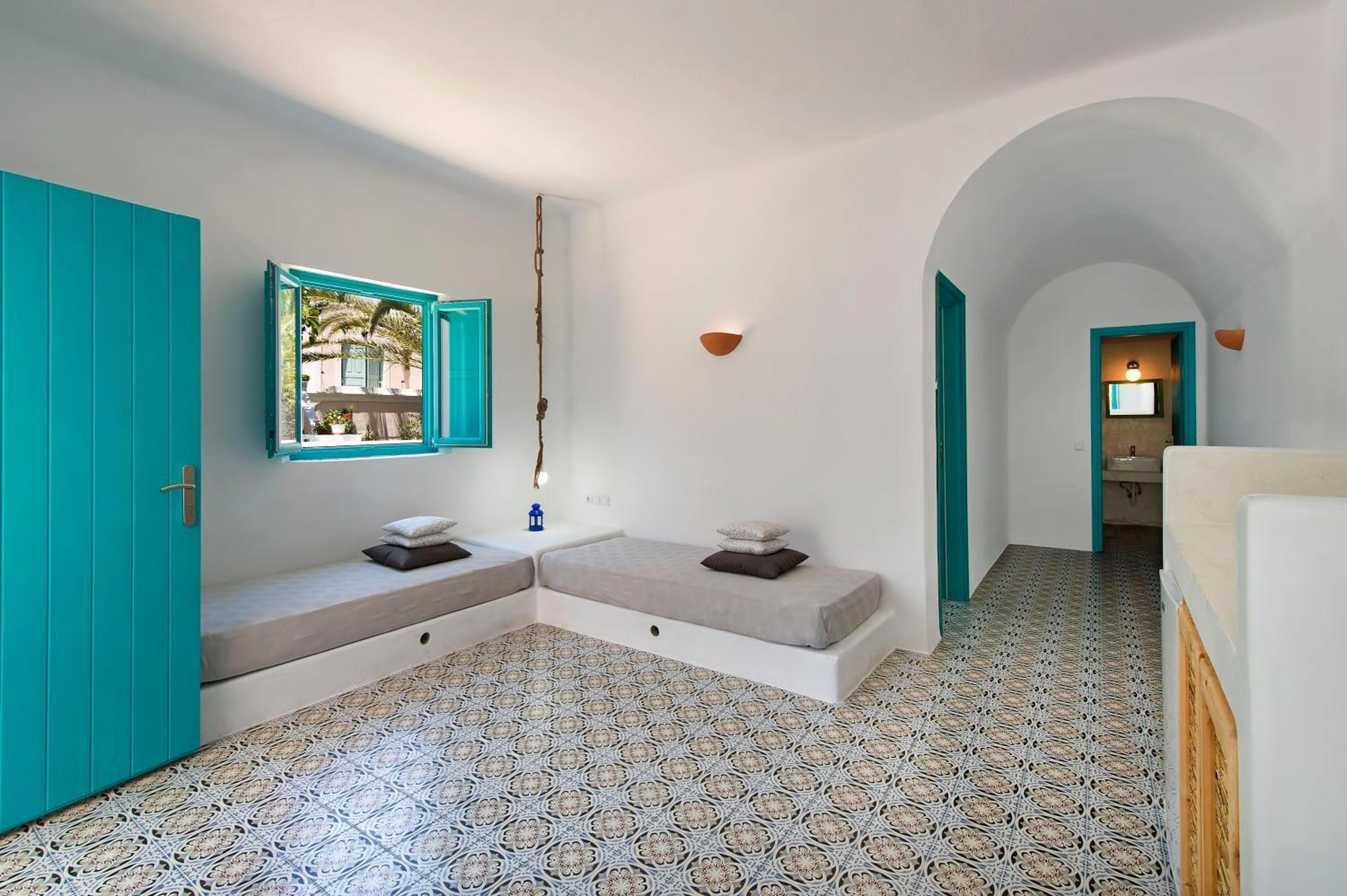 Nissia Beach Apartments & Suites, Kamari, photo 3