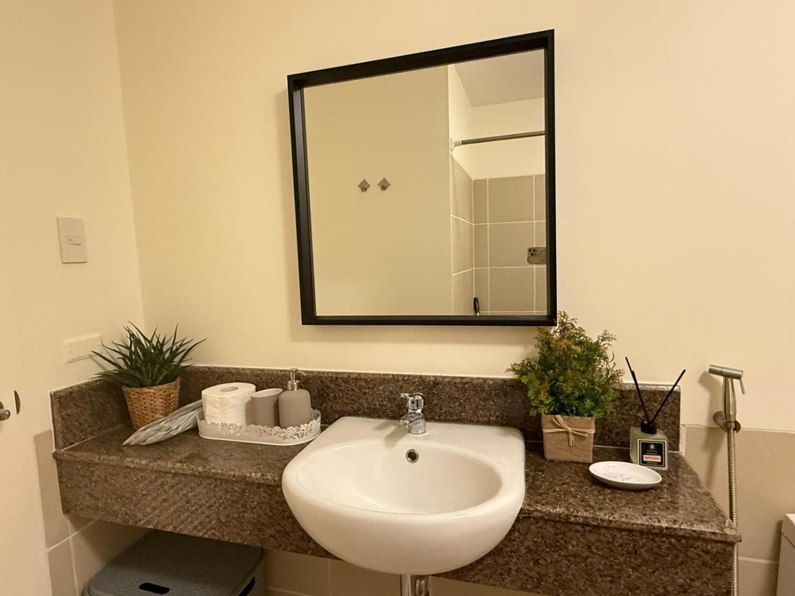 The Camden Place 2BR Haven Cozy Condo Apartment Unit, Manila, photo 4