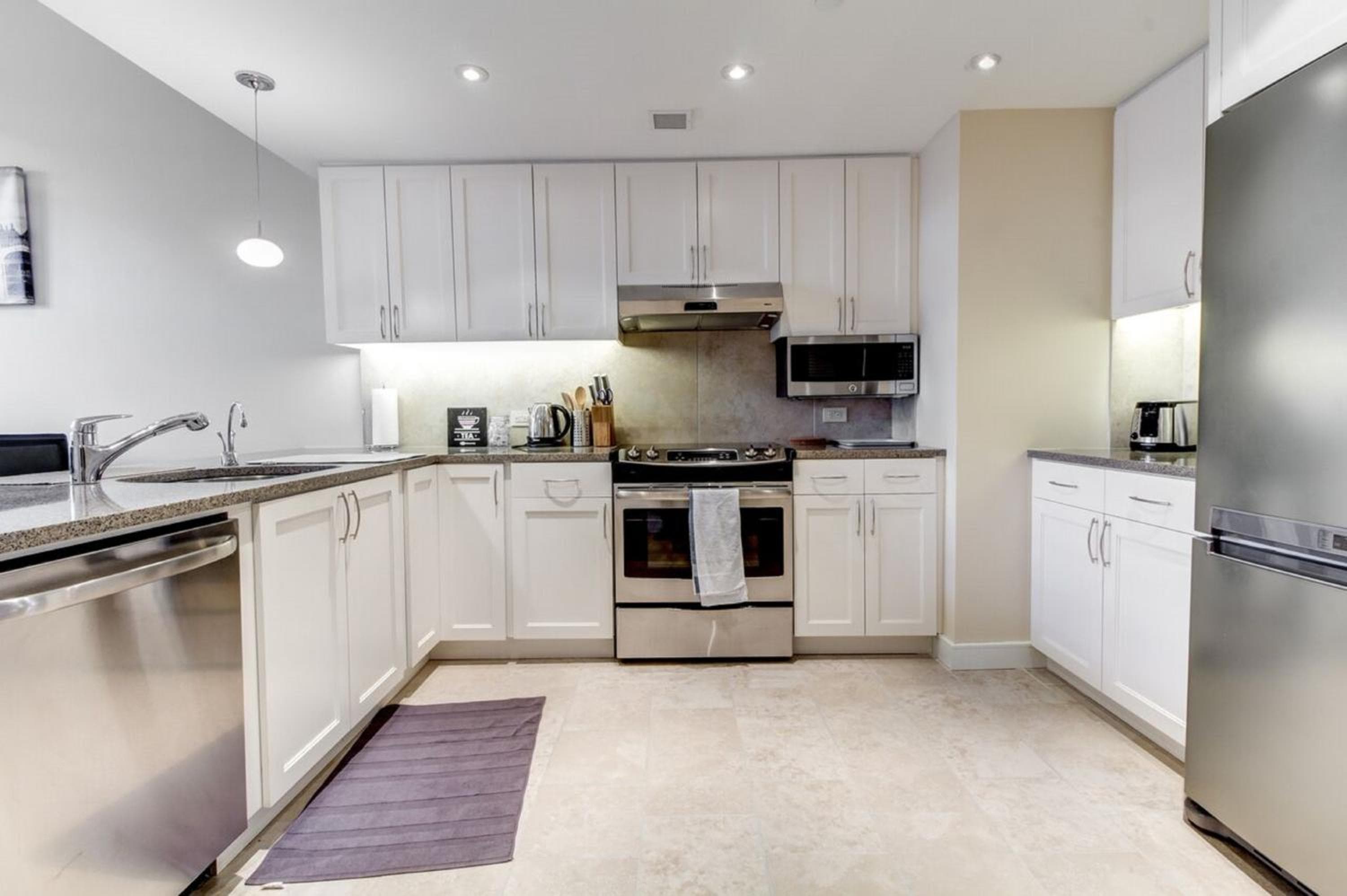 Heaven on Washington Fully Furnished Apartments, Washington