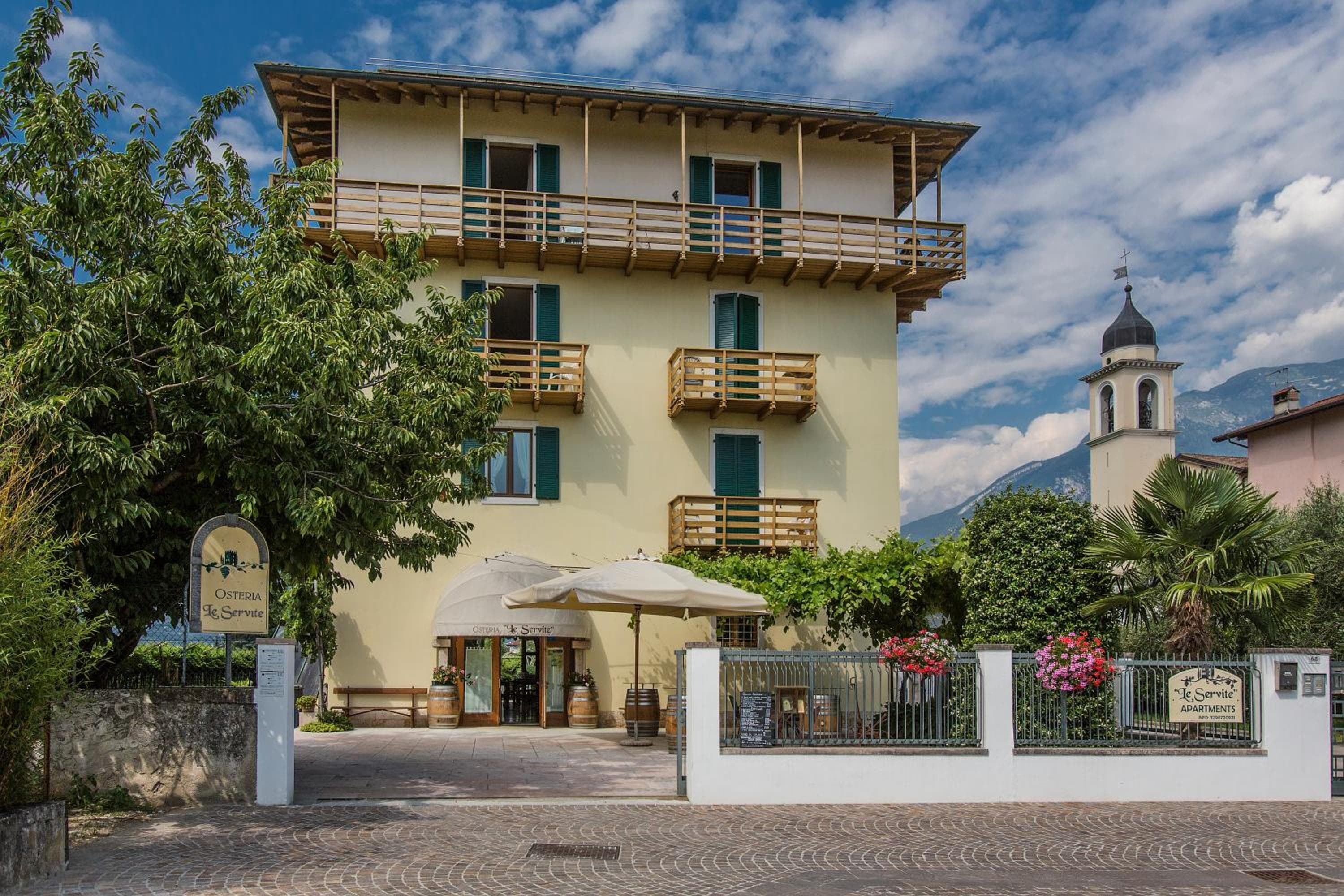 Le Servite Apartments, Arco