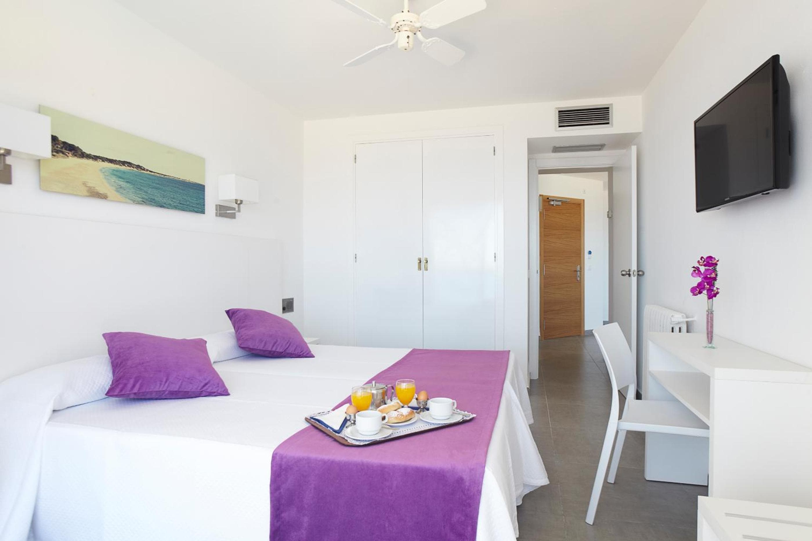 Aparthotel Nereida, San Antonio Bay, photo 5