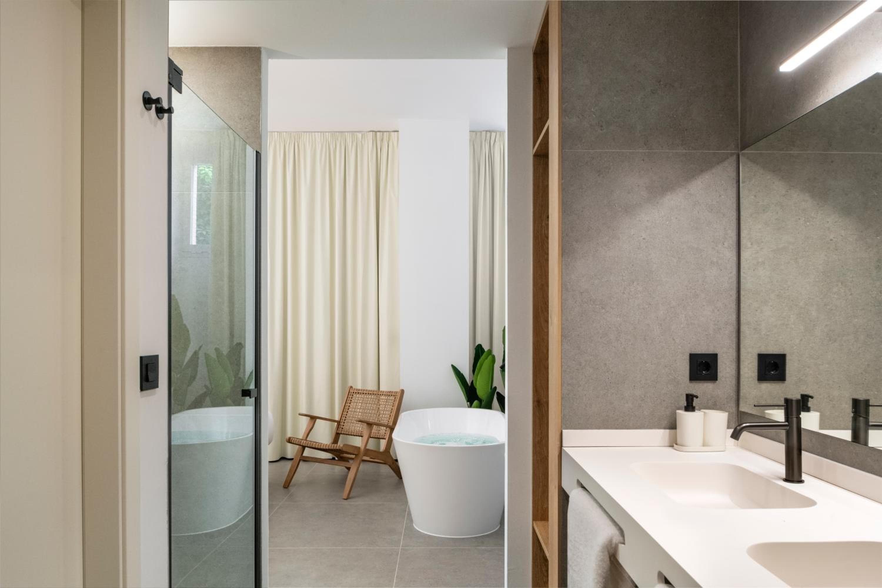 Magno Urban Suites Rafael Salas, Seville, photo 5