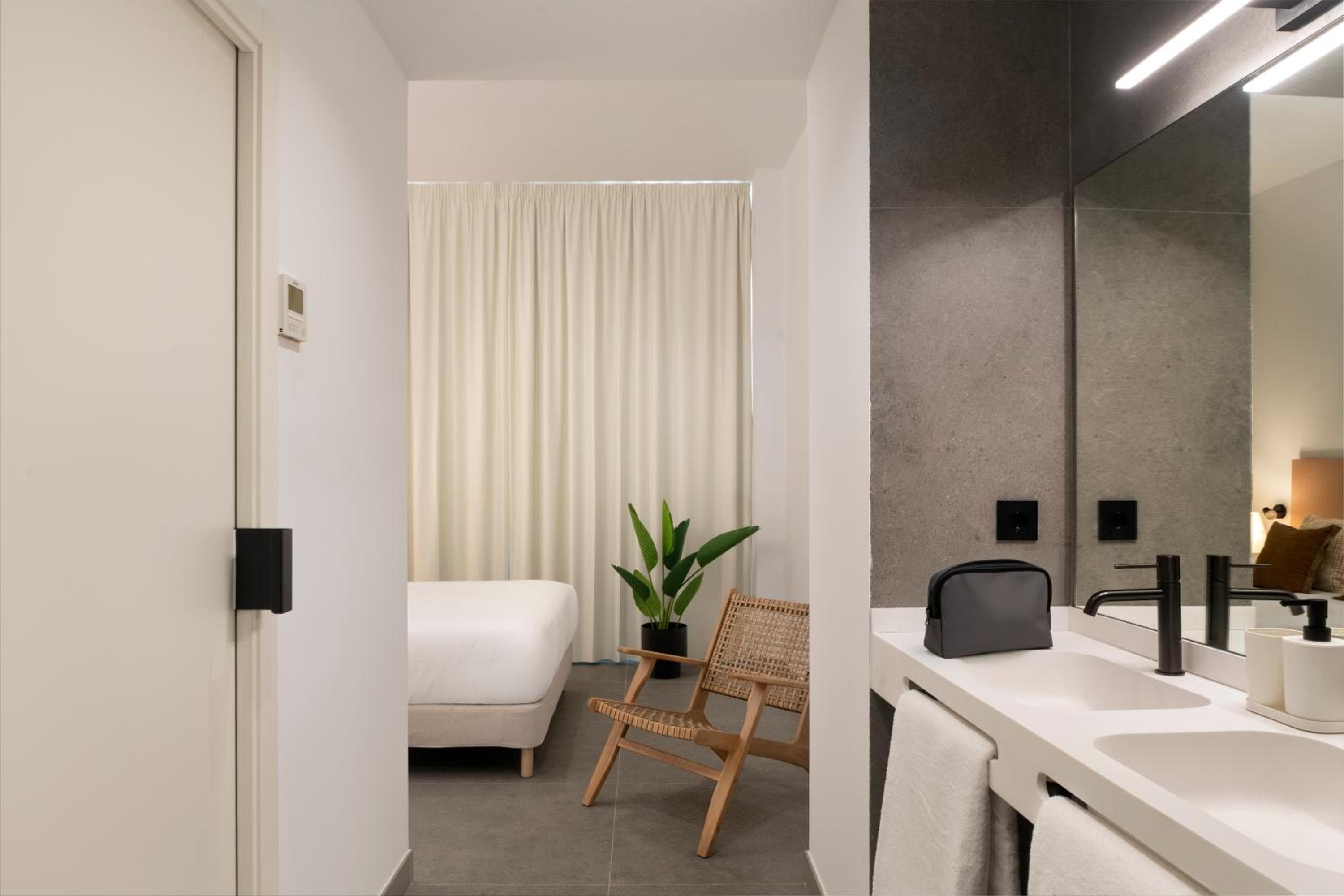 Magno Urban Suites Rafael Salas, Seville, photo 4
