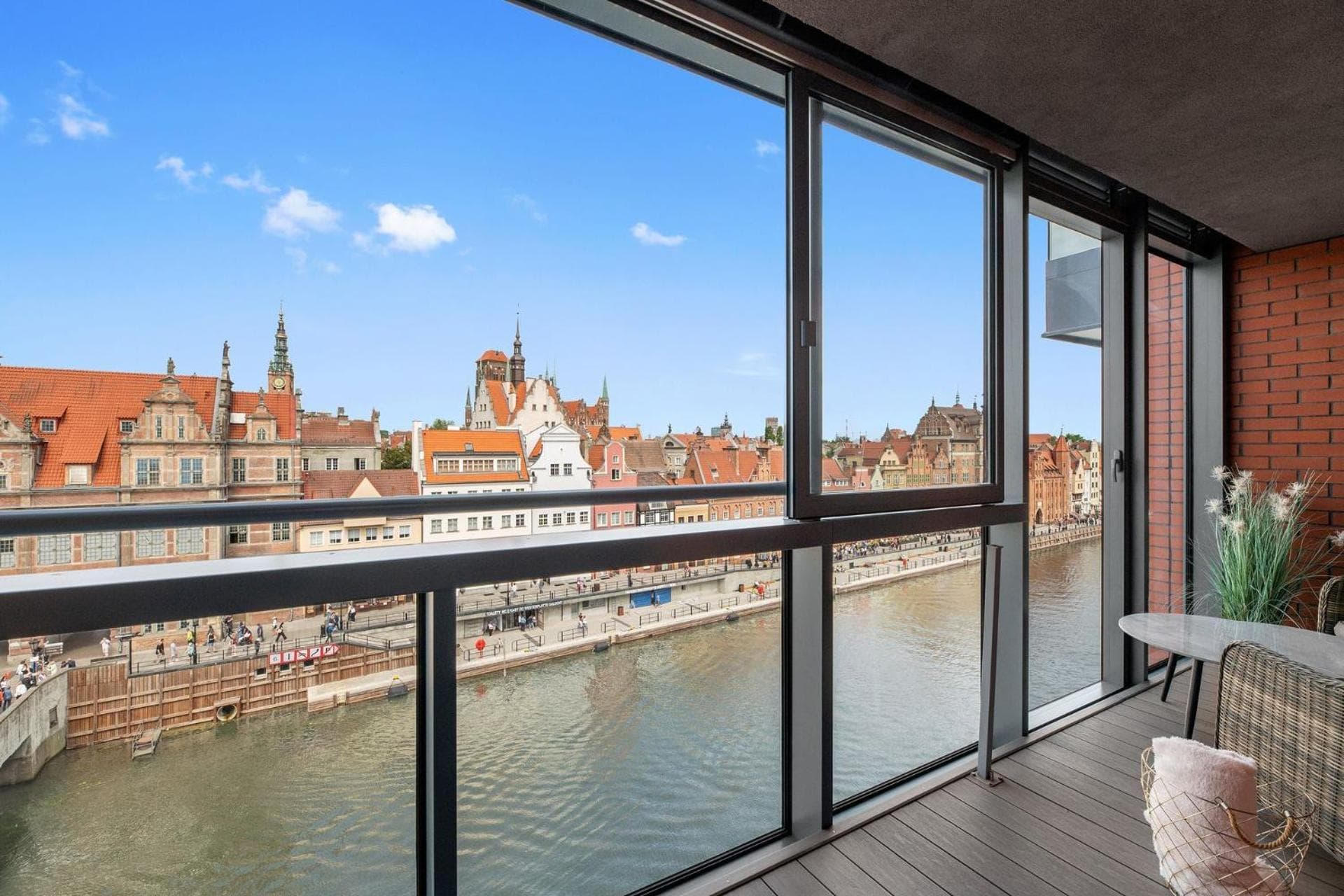 DEO PLAZA Suites & Riverside by Downtown Apartments, Gdańsk, photo 2
