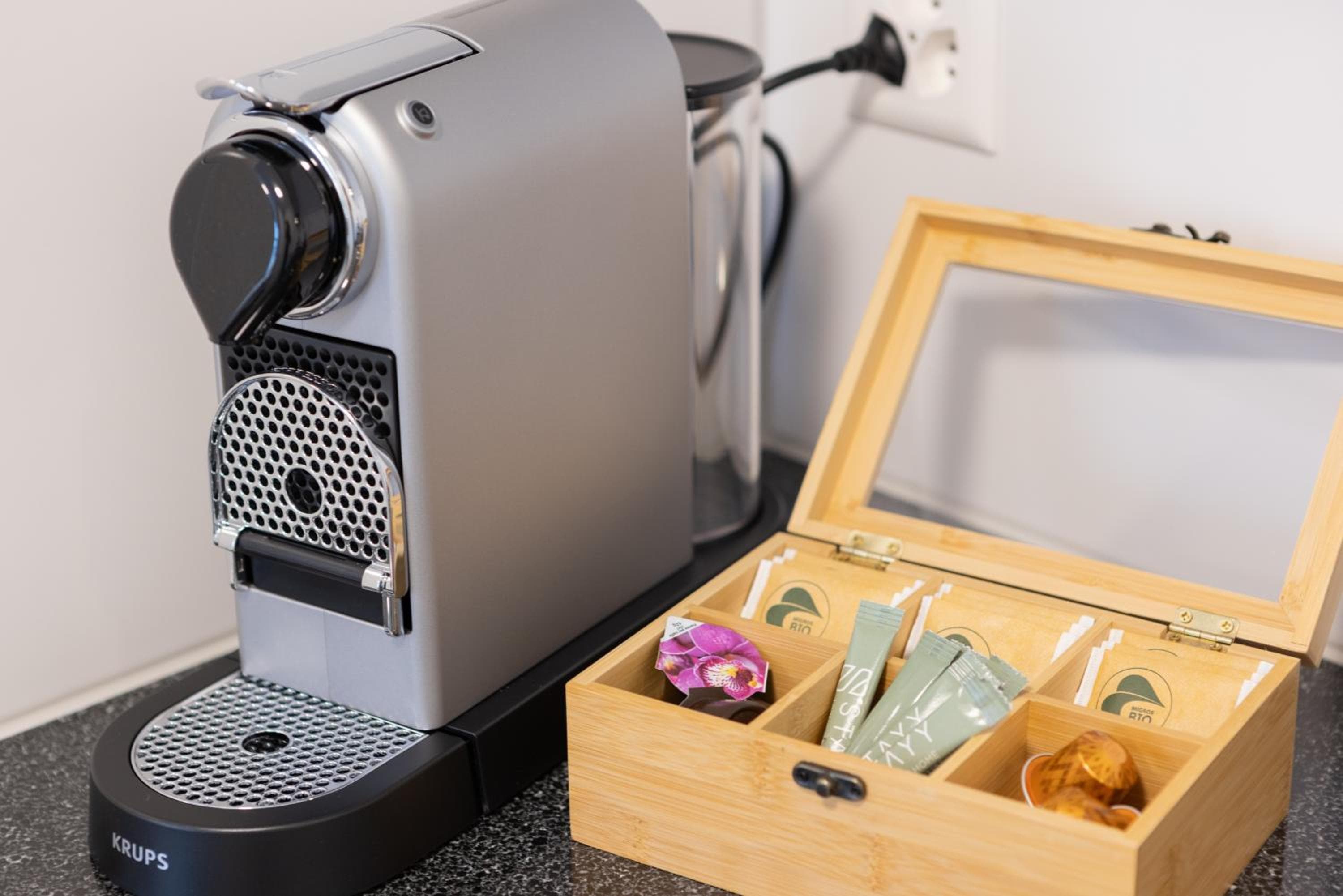STAYY Nº7 Suites & Studios - Premium Apartments 24h Self Check-in, Zürich, photo 2