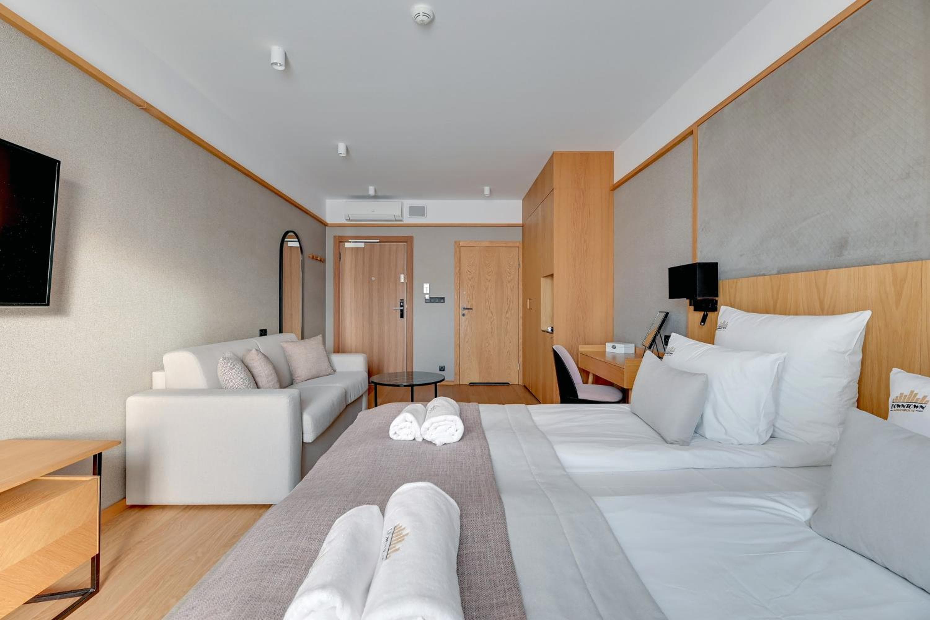 DEO PLAZA Suites & Riverside by Downtown Apartments, Gdańsk, photo 4