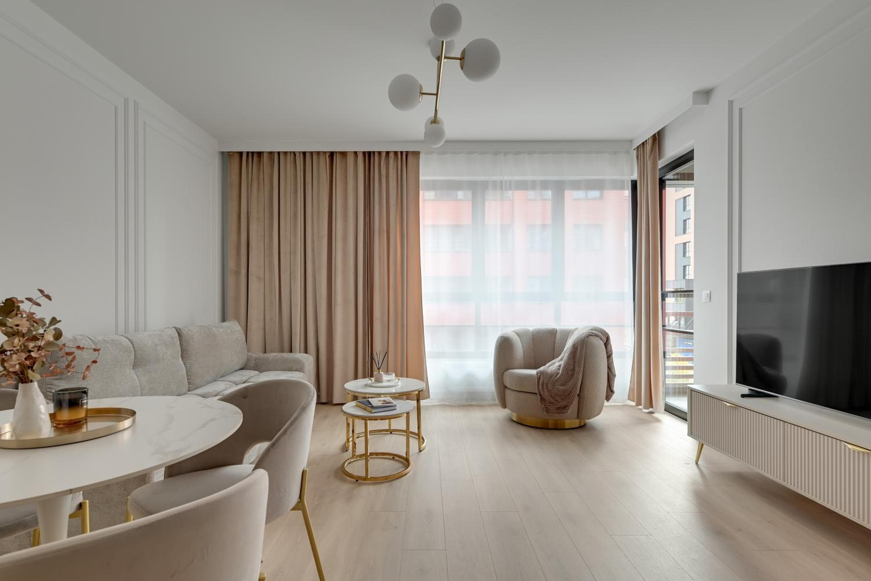 DOKI Living Apartments - Foodhall & Parking by Downtown Apartments, Gdańsk