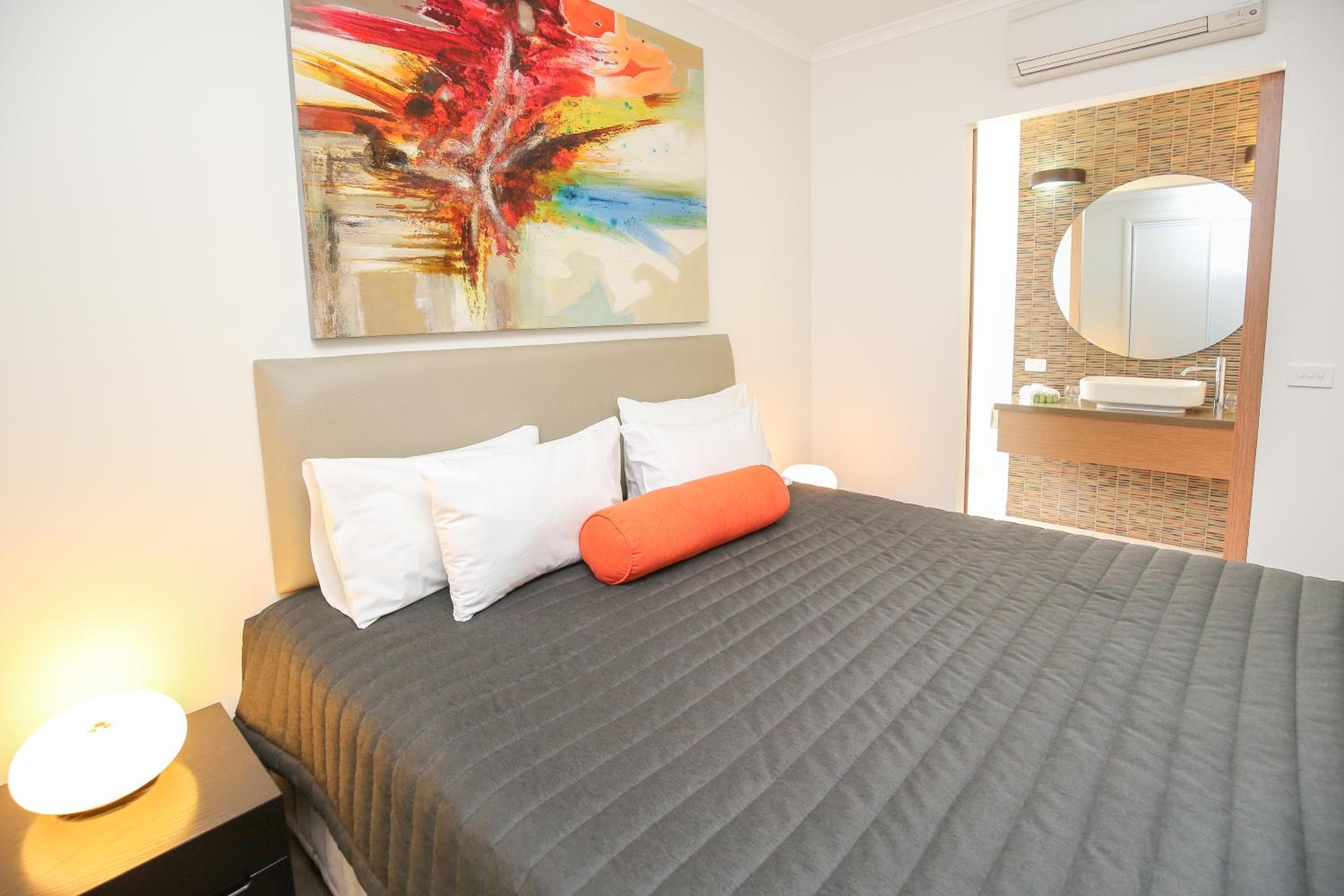 Indulge Apartments - Ontario, Mildura, photo 2