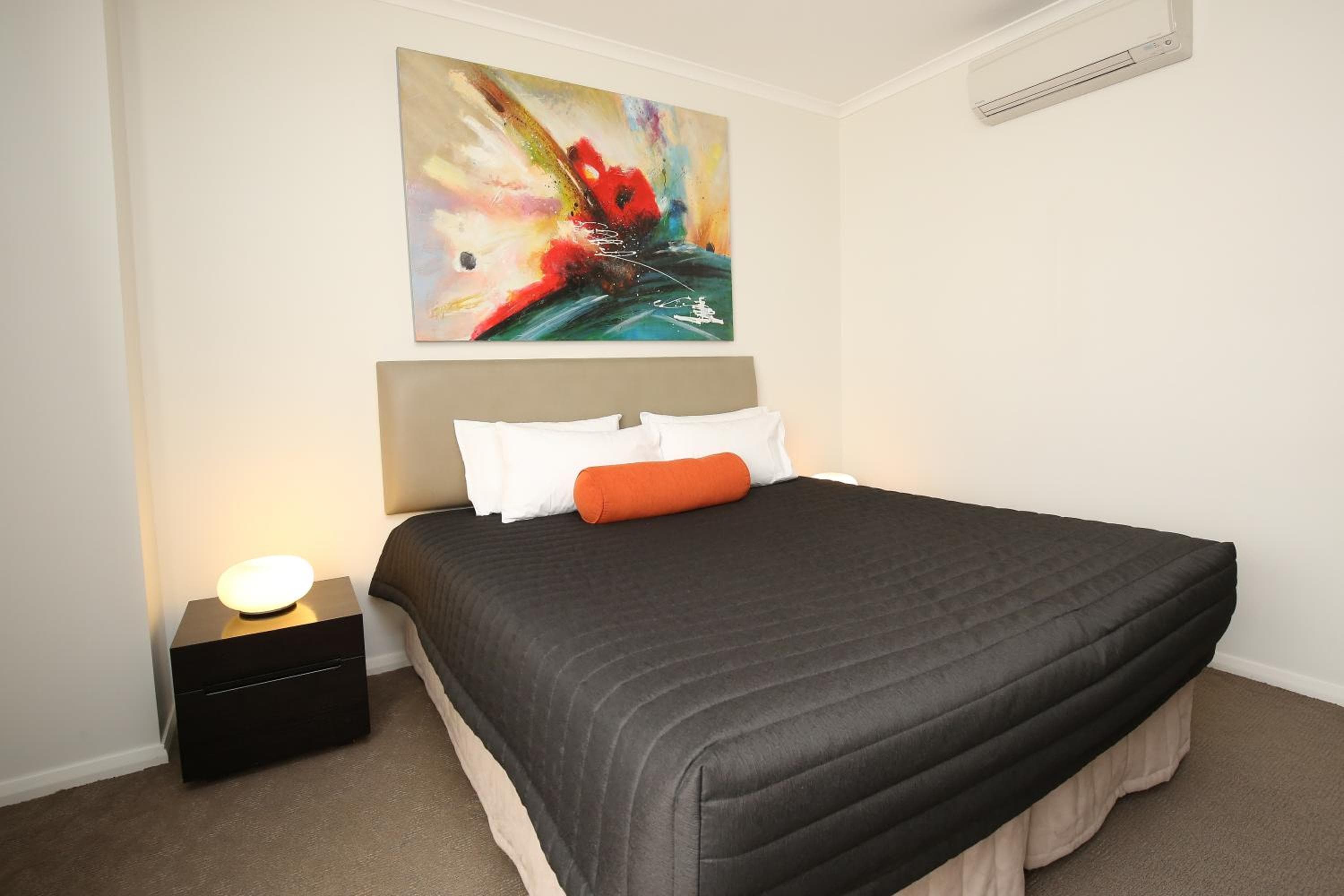 Indulge Apartments - Ontario, Mildura, photo 6