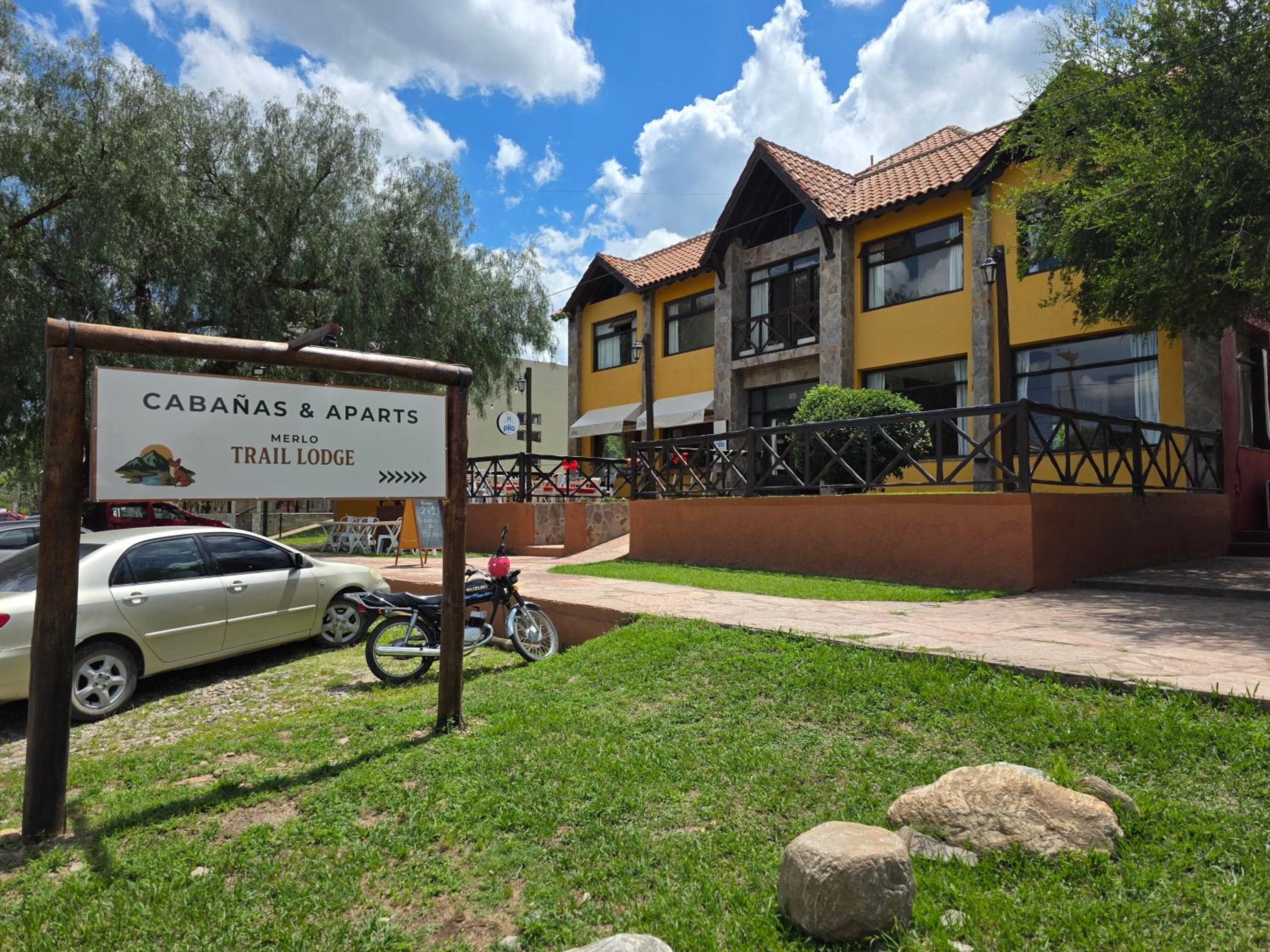 Merlo Trail Lodge, Merlo