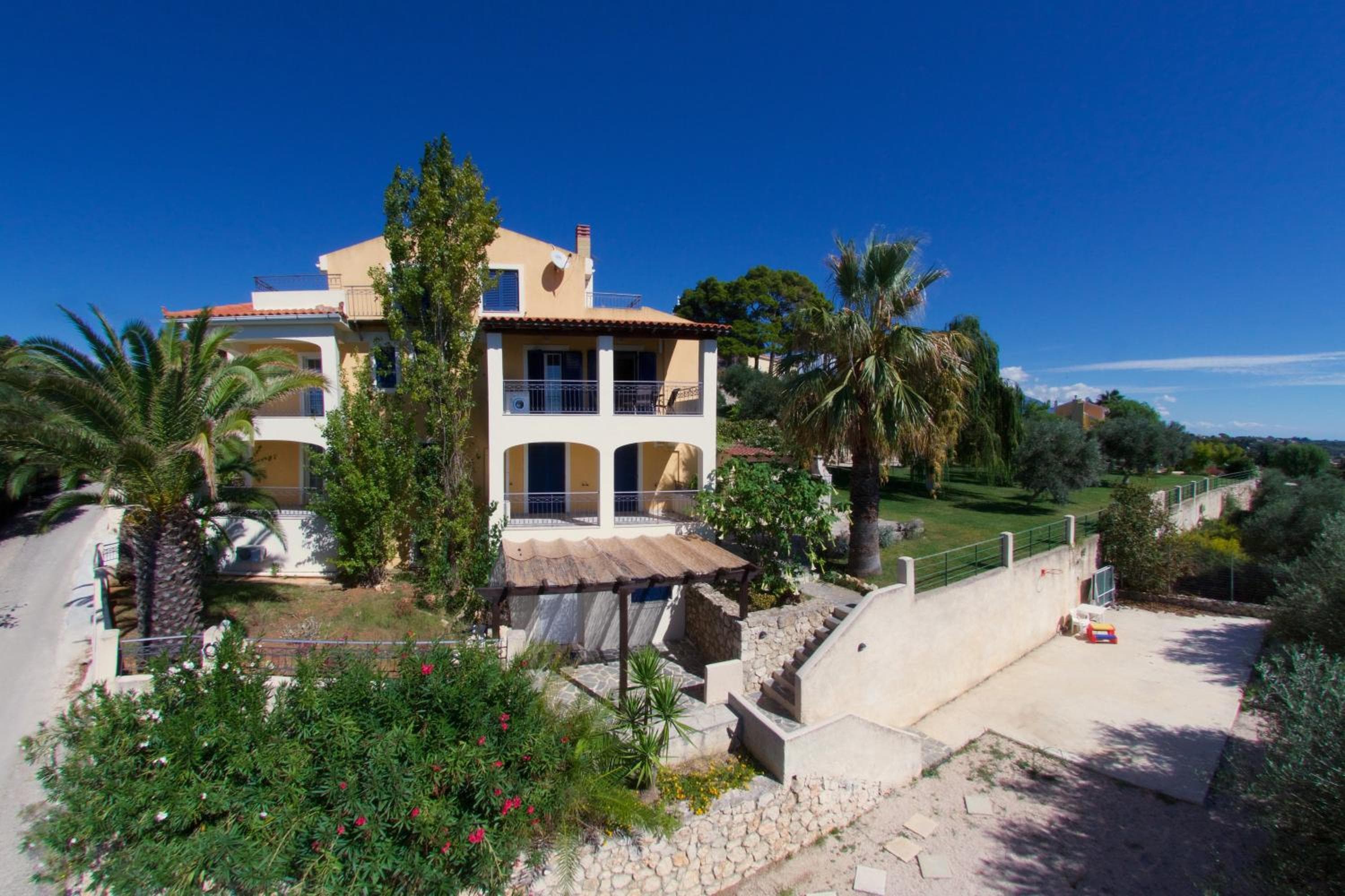 Villa Theodora, Lakithra