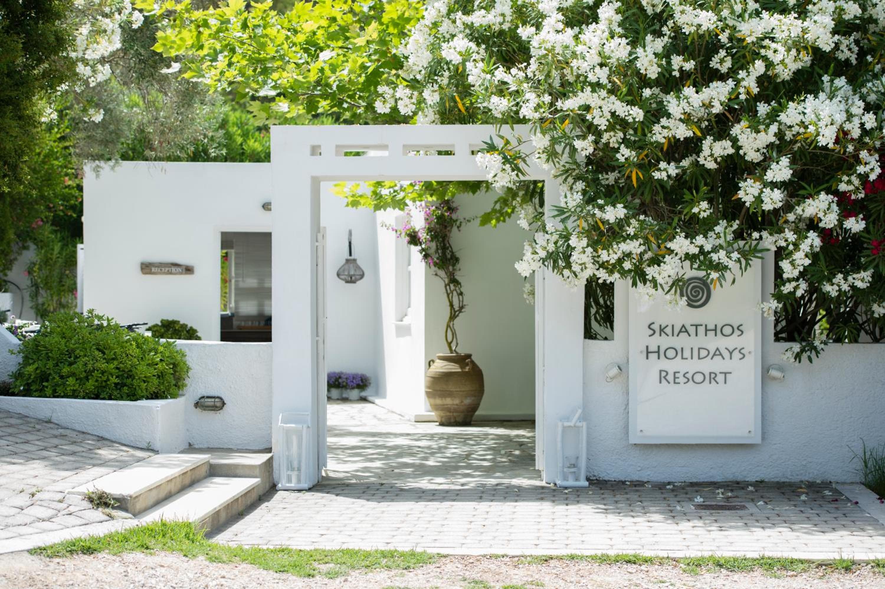 Skiathos Holidays Suites & Villas, Vromolimnos