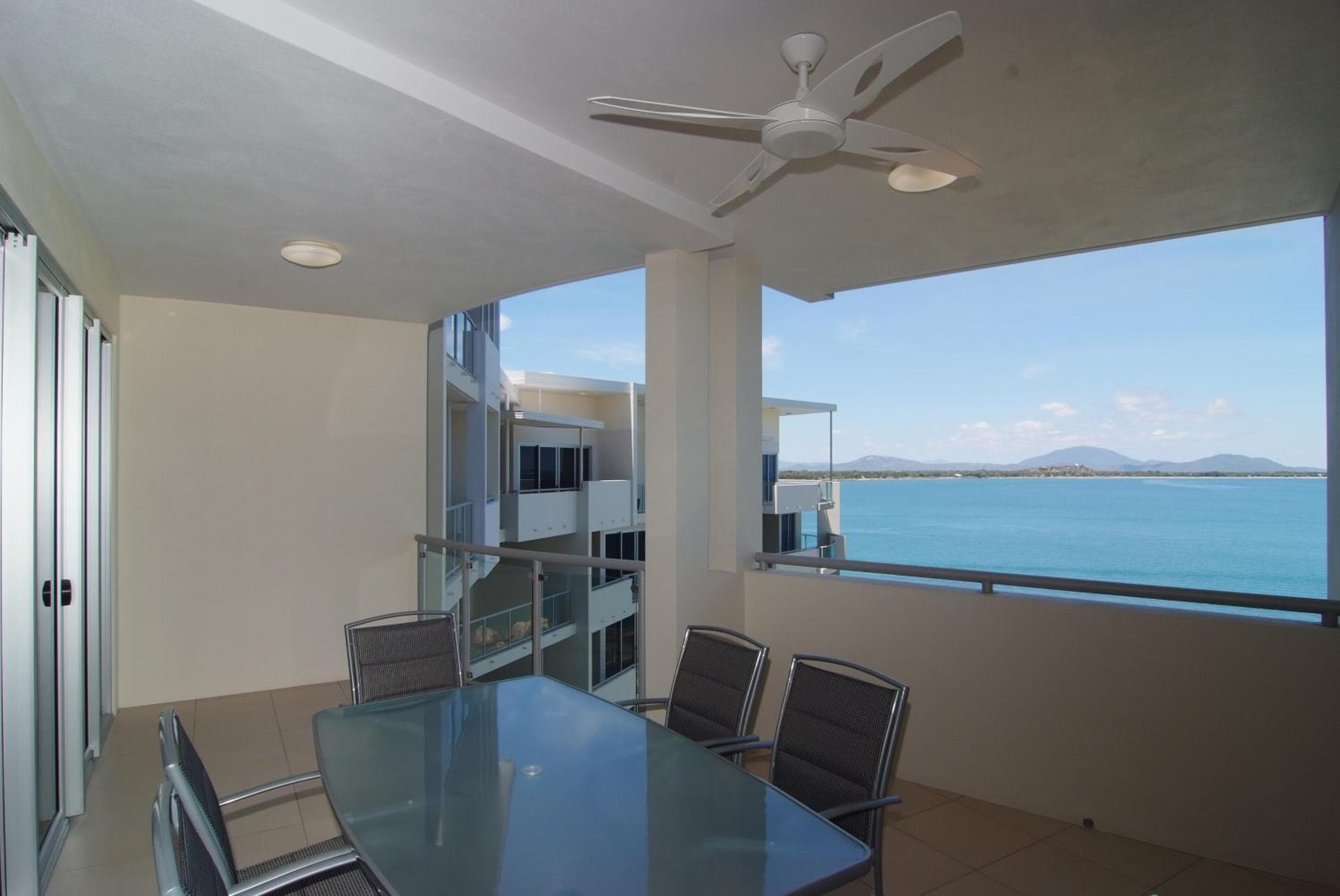 Coral Cove Apartments - Absolute Beachfront Resort Bowen, Bowen, photo 4