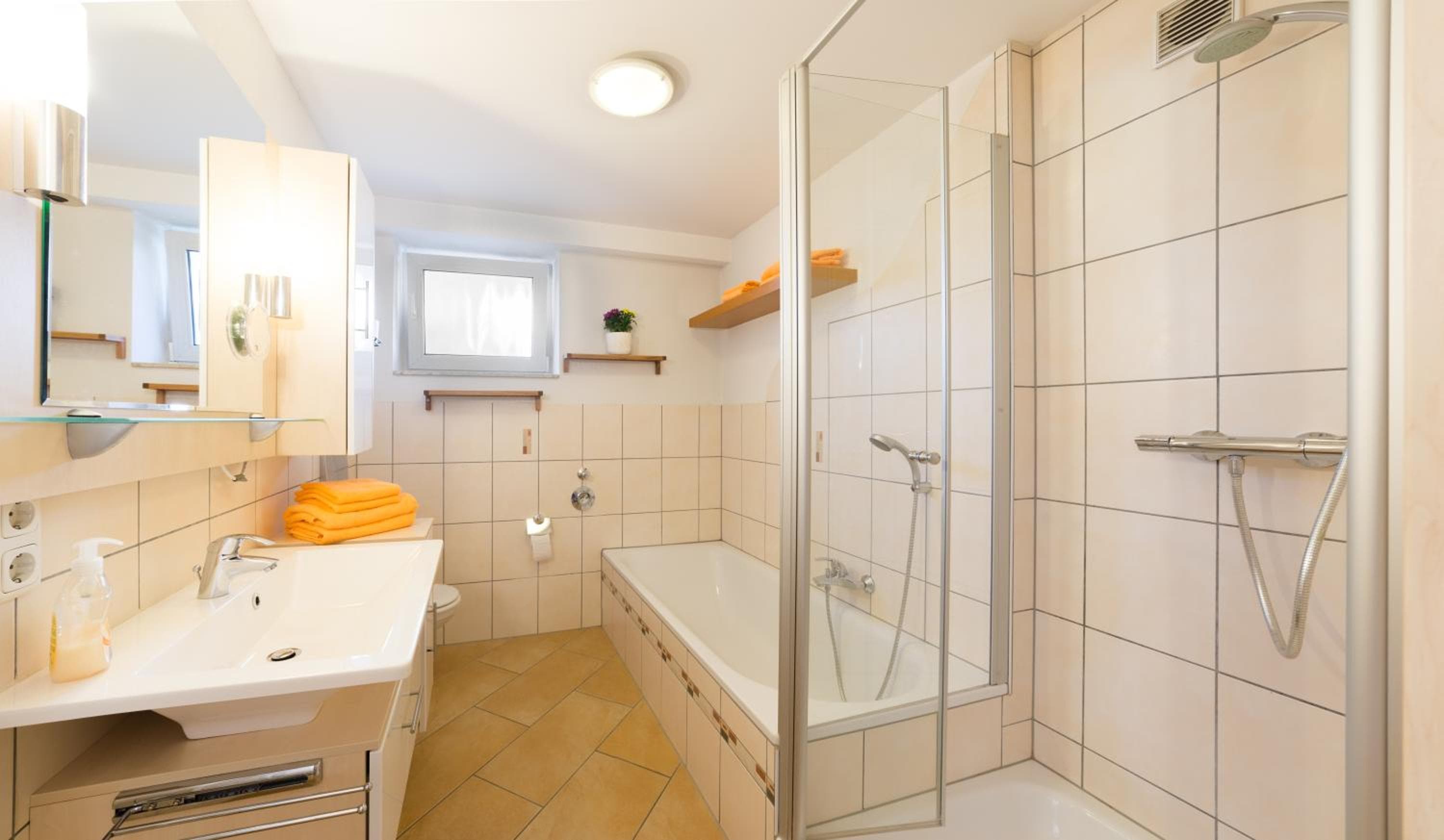 Bathroom at Pension & Appartments Landhaus Bettina Fulda