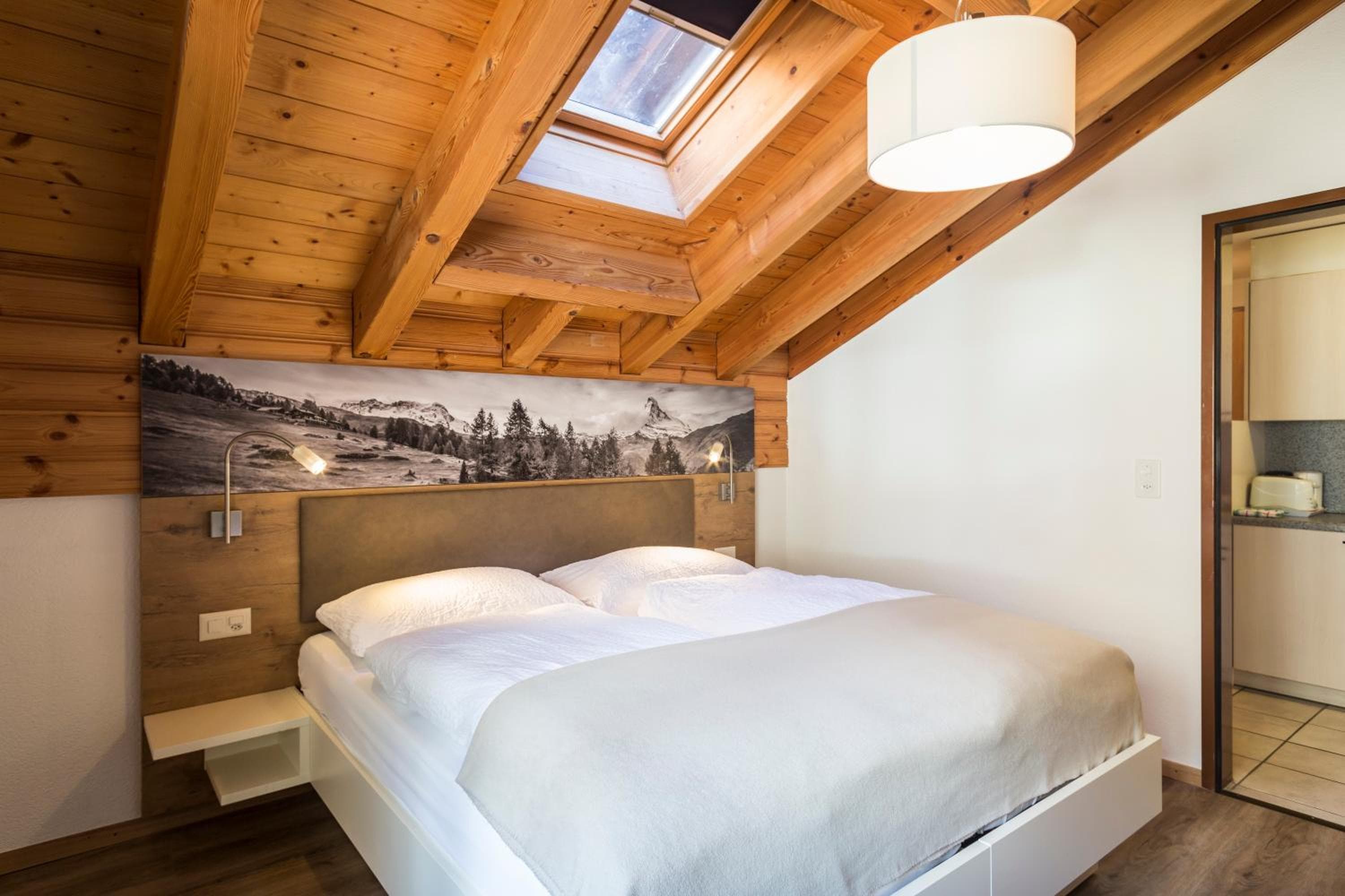 Patricia self-check-in Apartments & Spa Access at Alpen Resort, Zermatt, photo 2