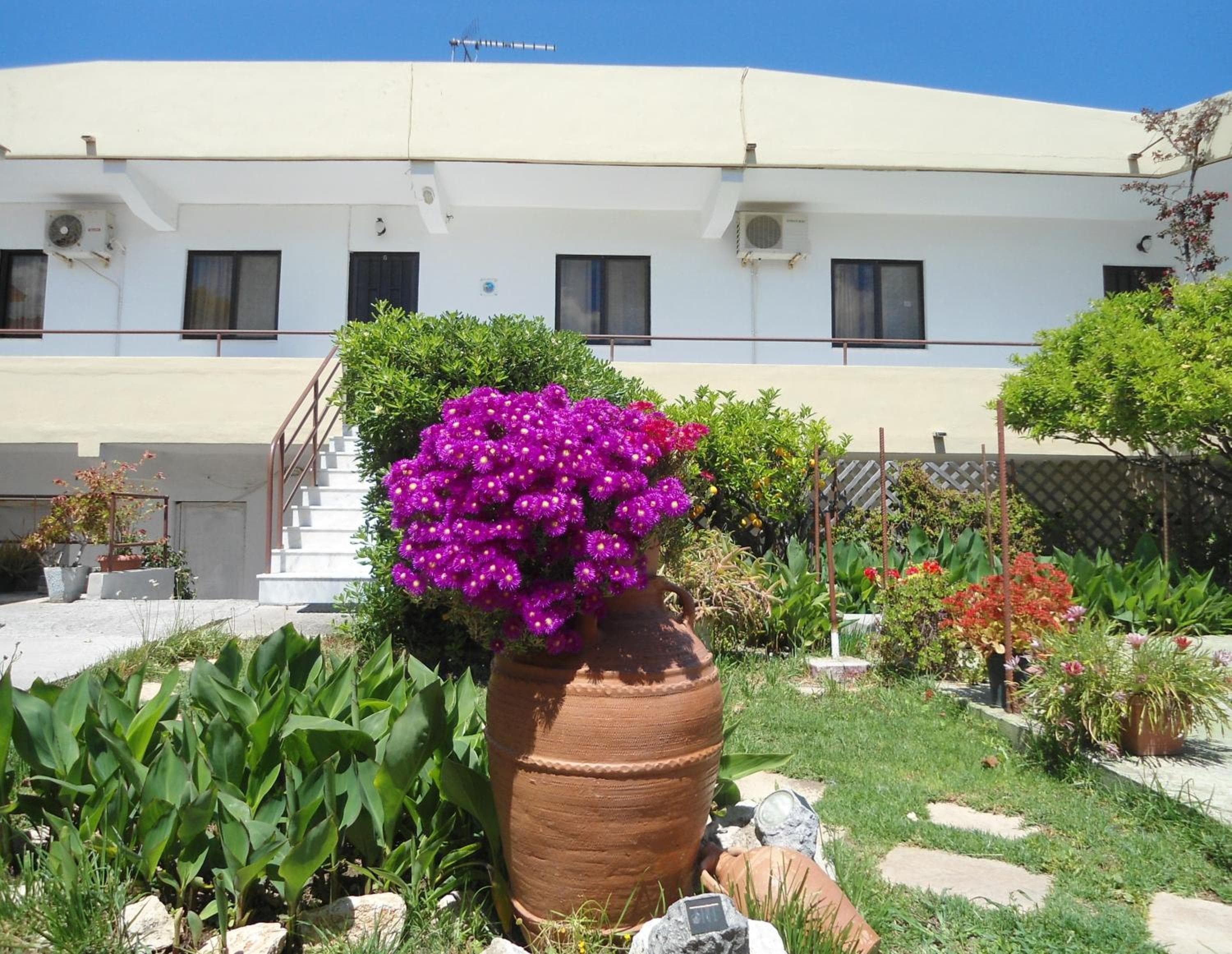Evi Apartments And Studios, Theologos