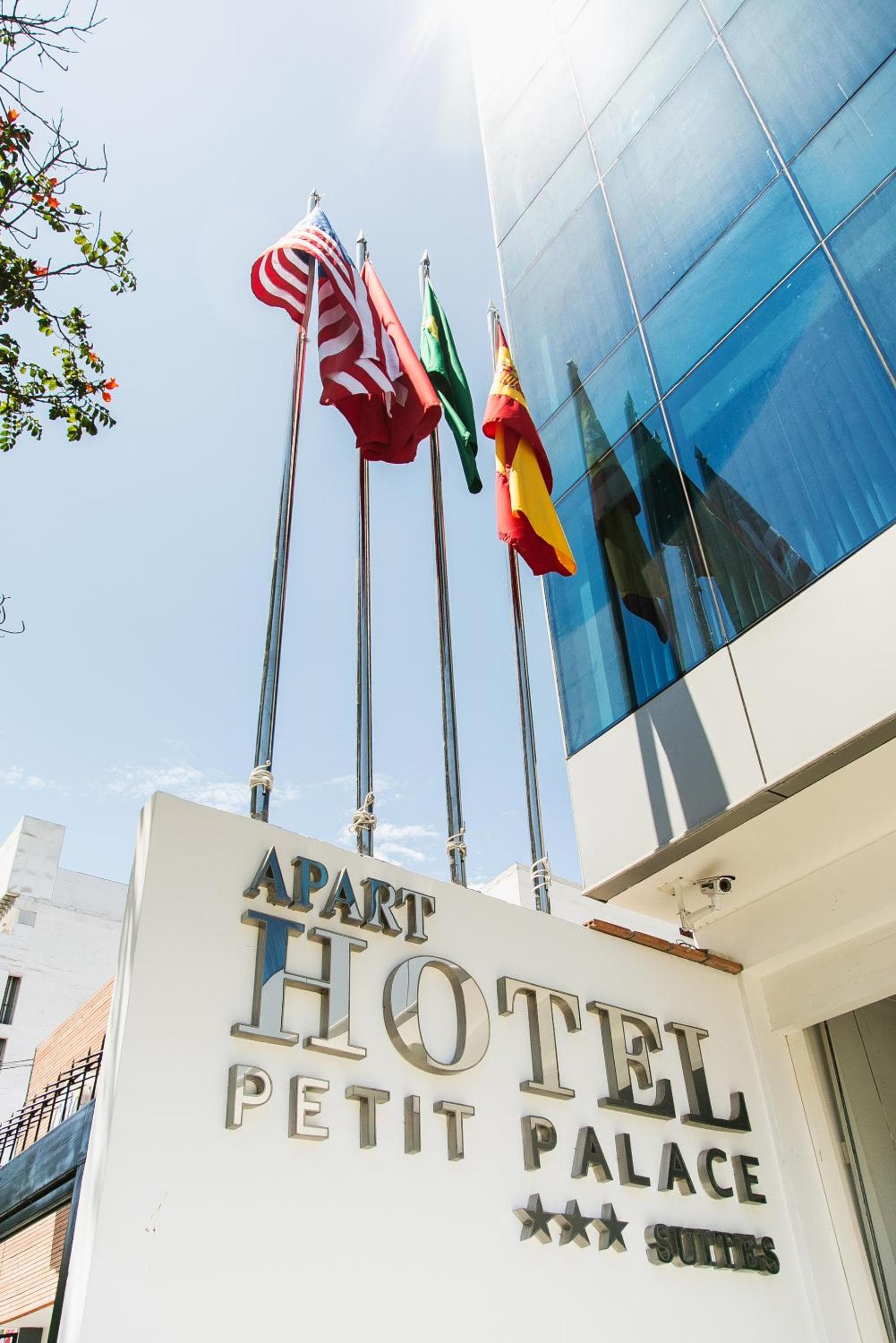 Apart Hotel Petit Palace Suites, Lima