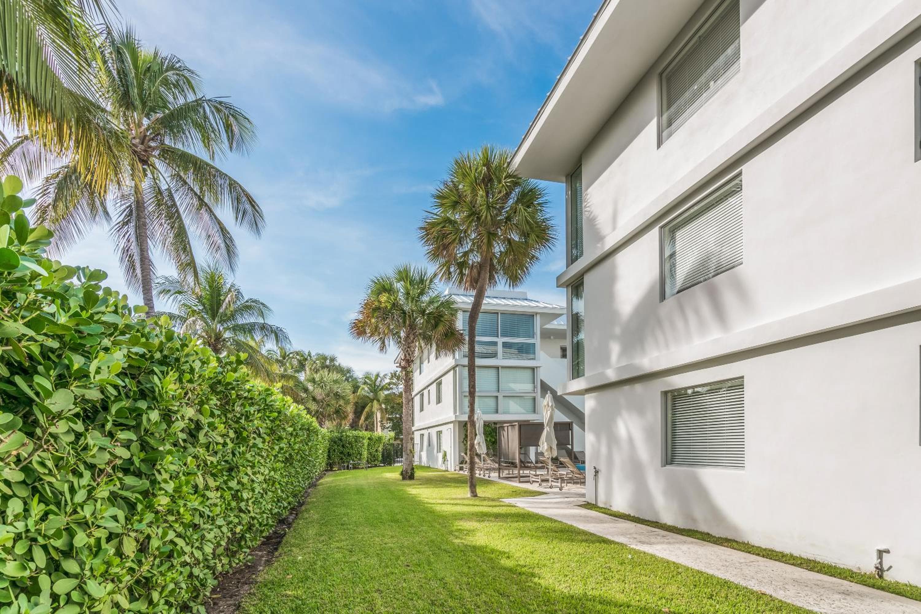 Beach Haus Key Biscayne Contemporary Apartments, Miami