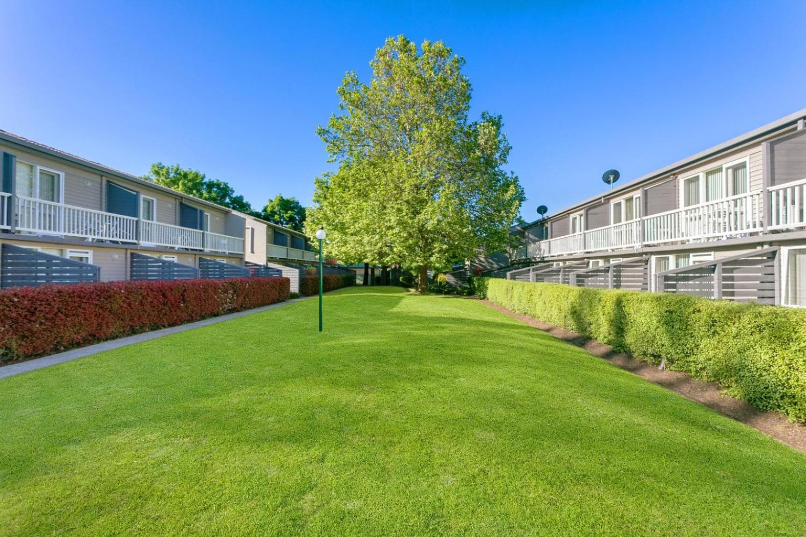 Summer East Apartments, Orange
