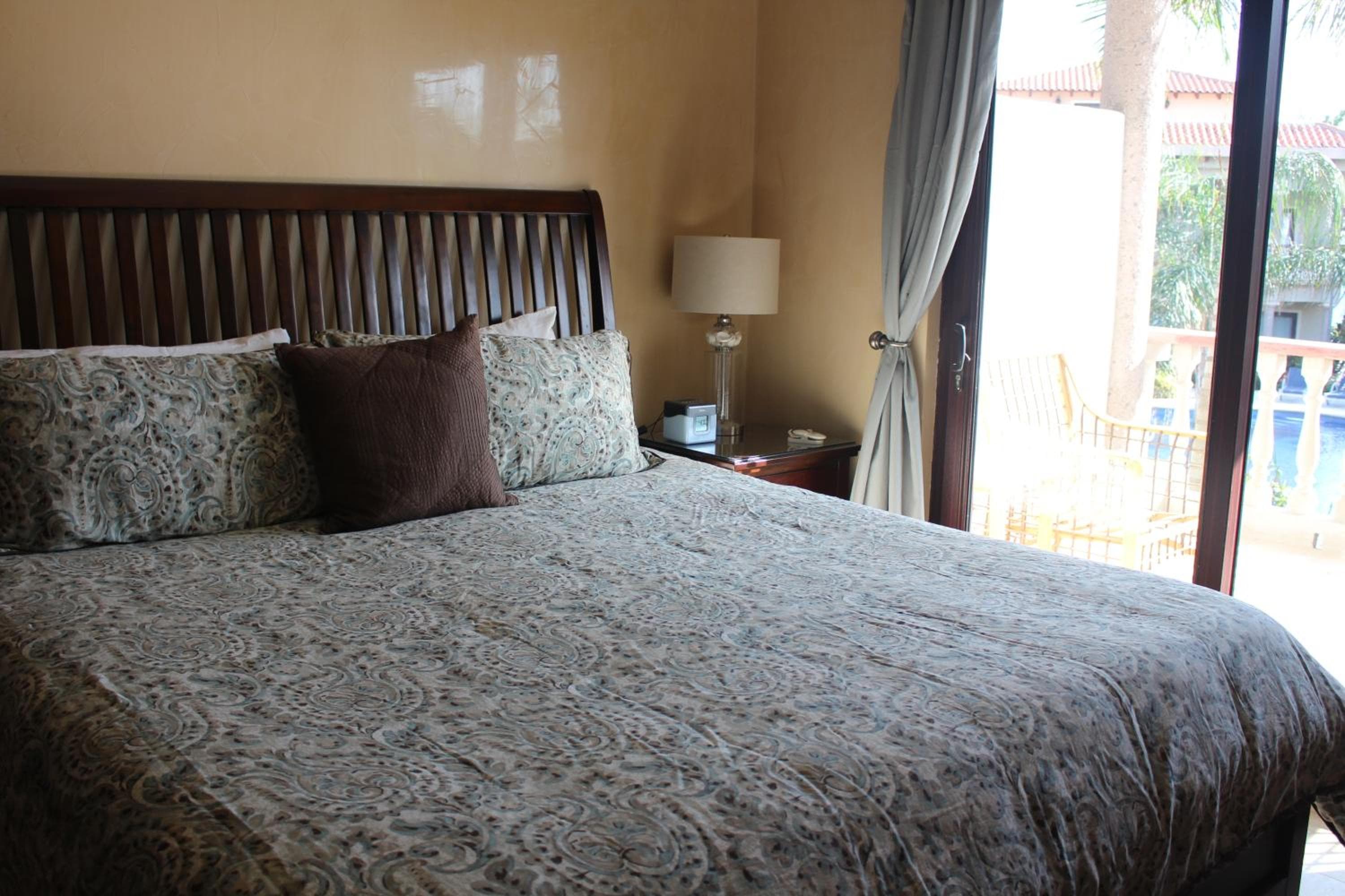 The Meridian at Lighthouse Point, West Bay, photo 5