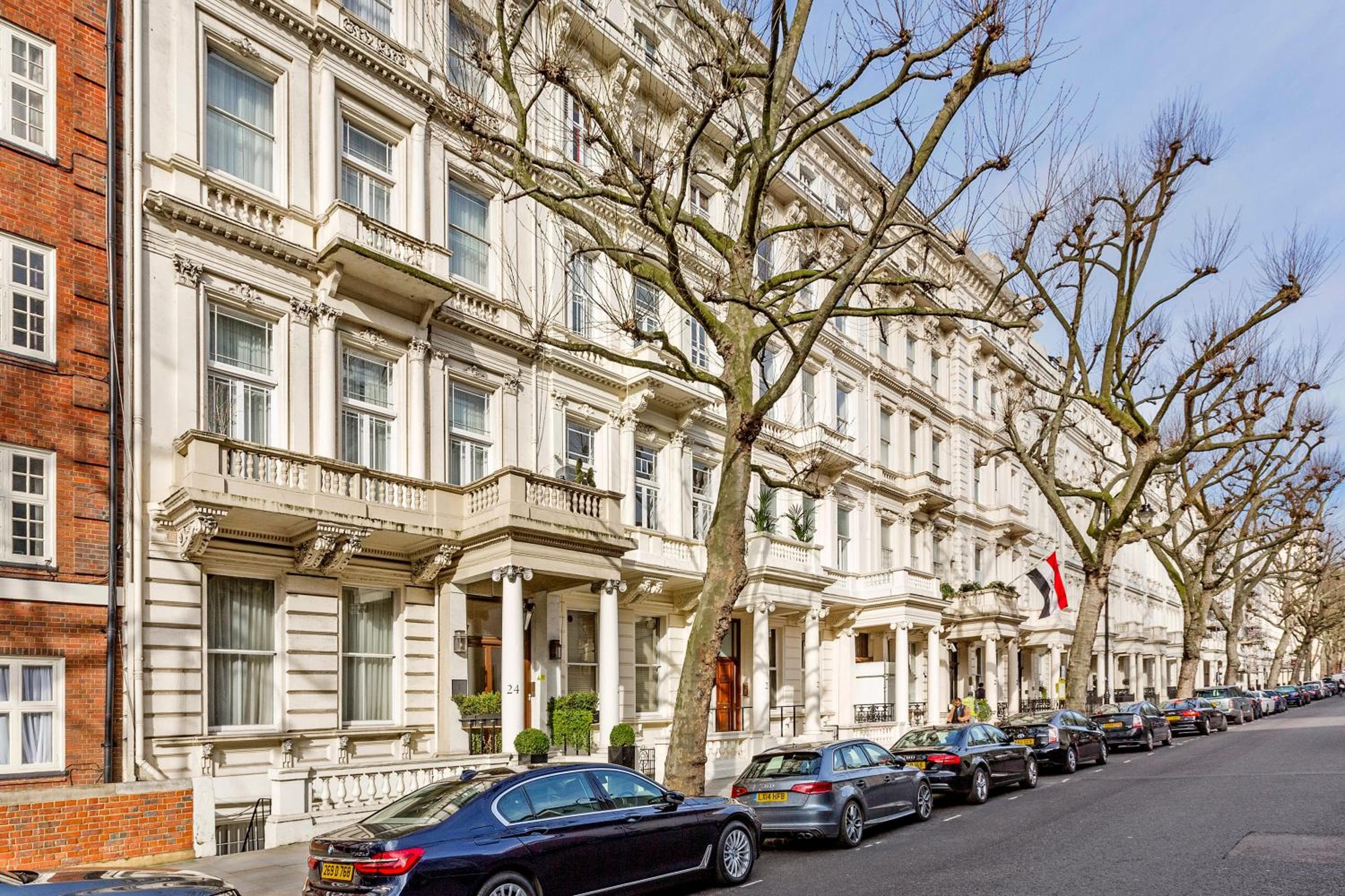 Queensgate Court Apartments, London