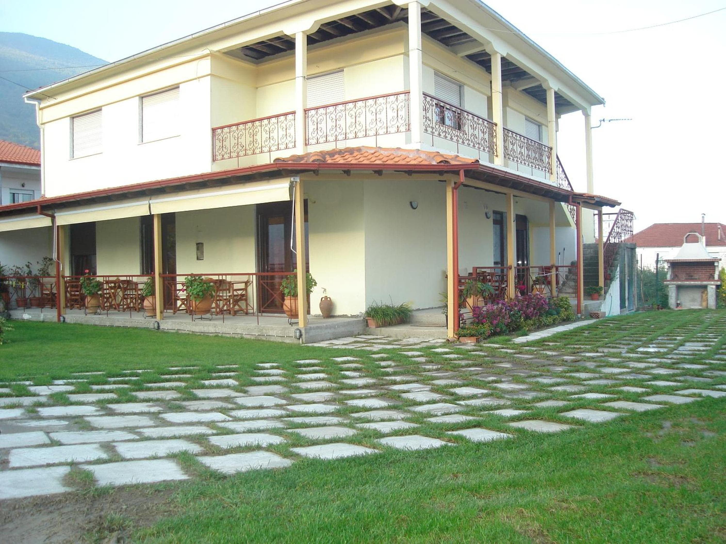 Rodavgi, Kato Loutraki