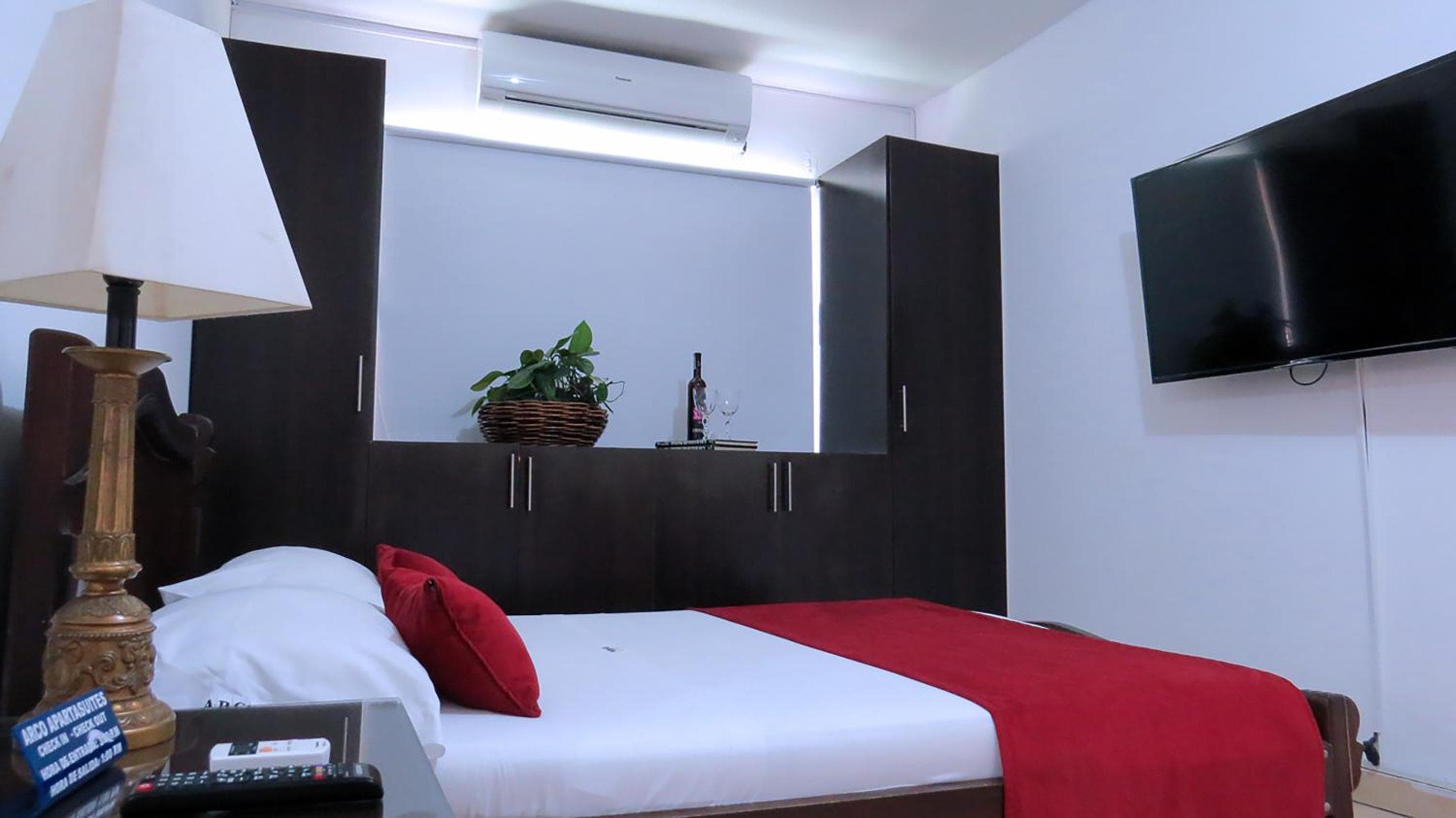 Arco Apartasuites, Cali