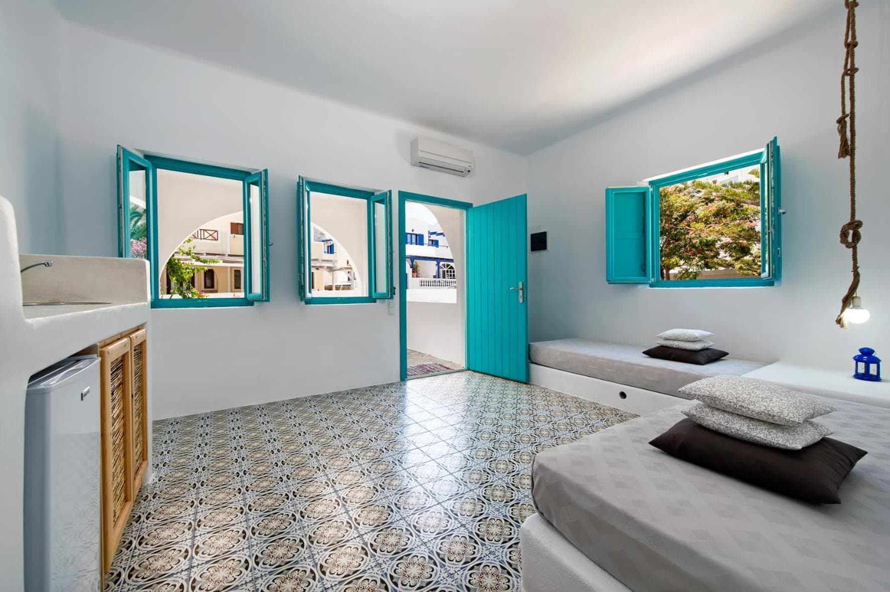 Nissia Beach Apartments & Suites, Kamari, photo 2